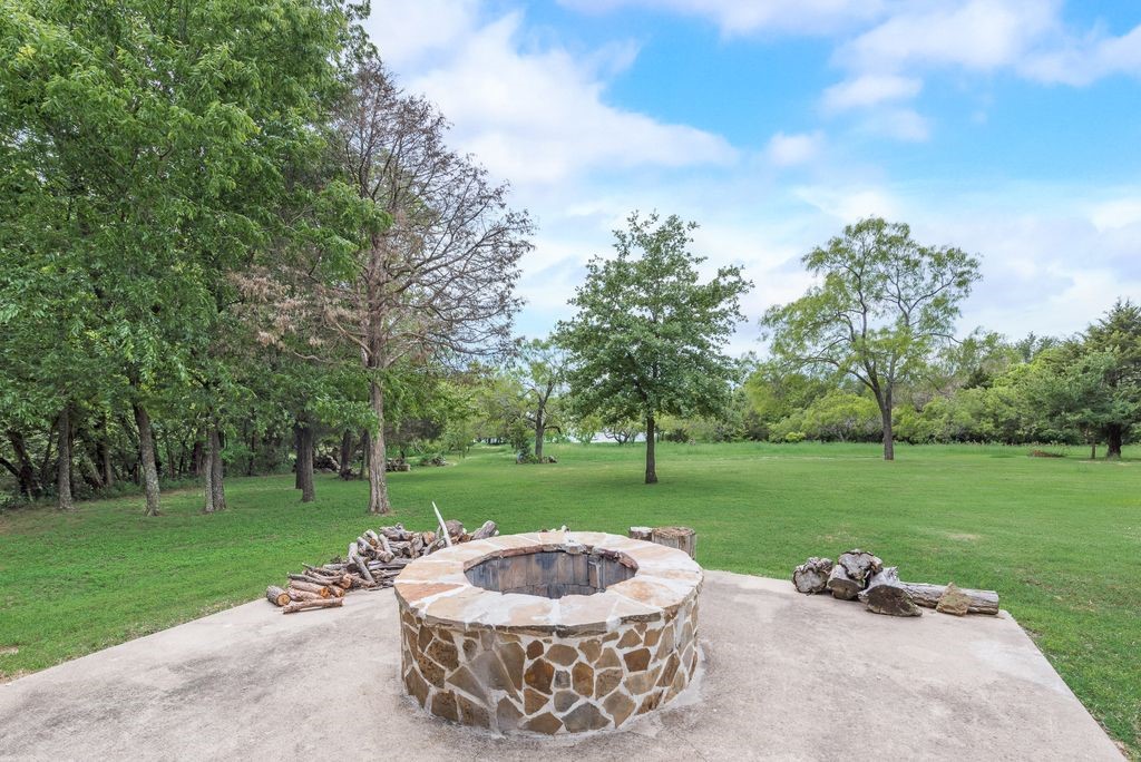 525 County Road 2218