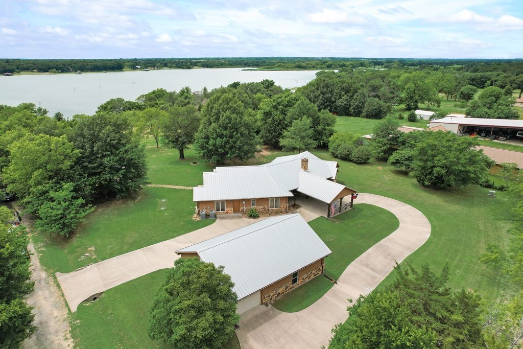 525 County Road 2218