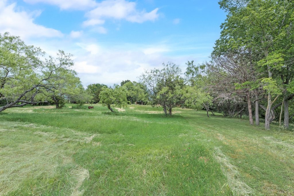 525 County Road 2218