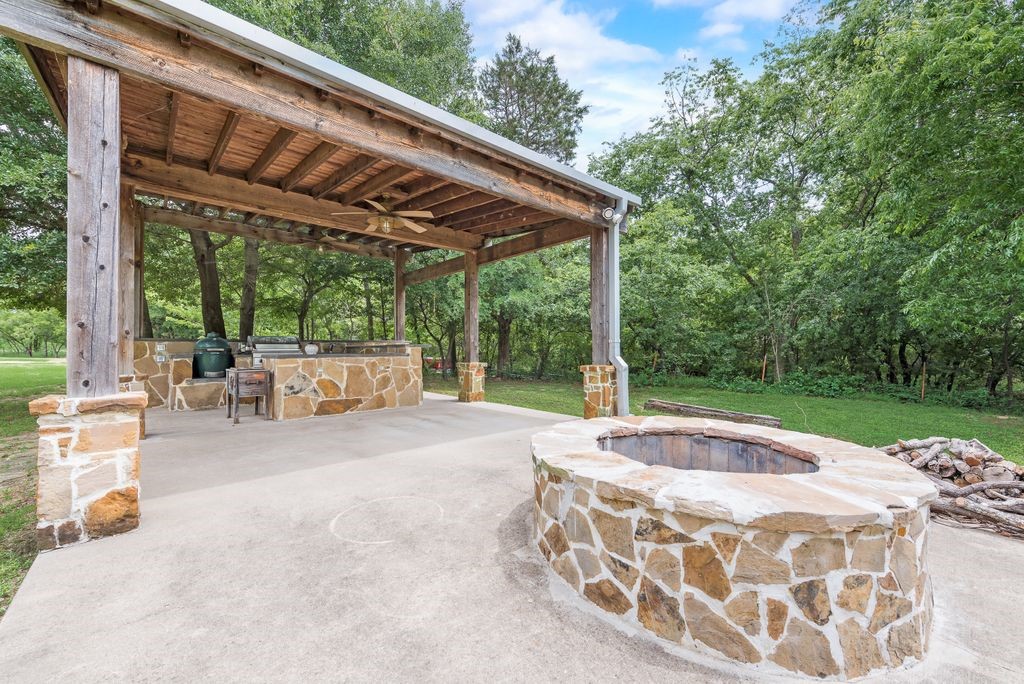 525 County Road 2218