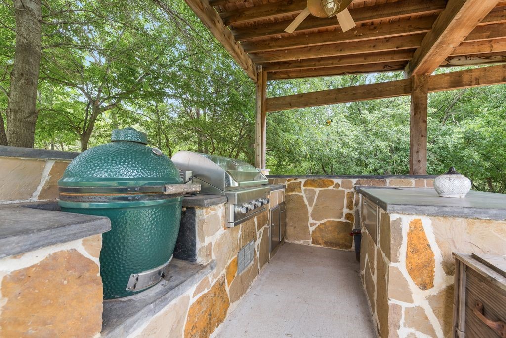 525 County Road 2218