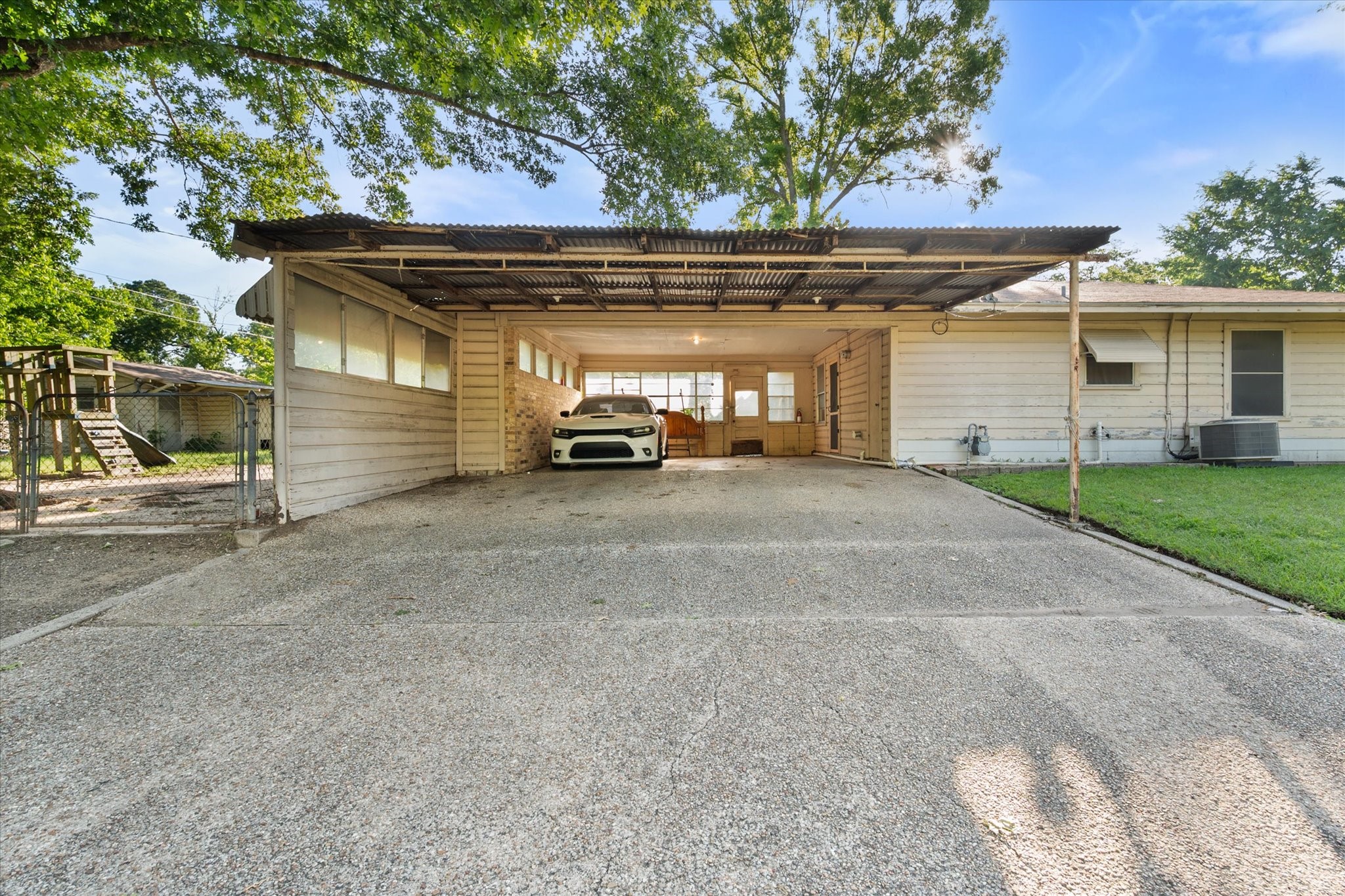 2418 W Collin Street