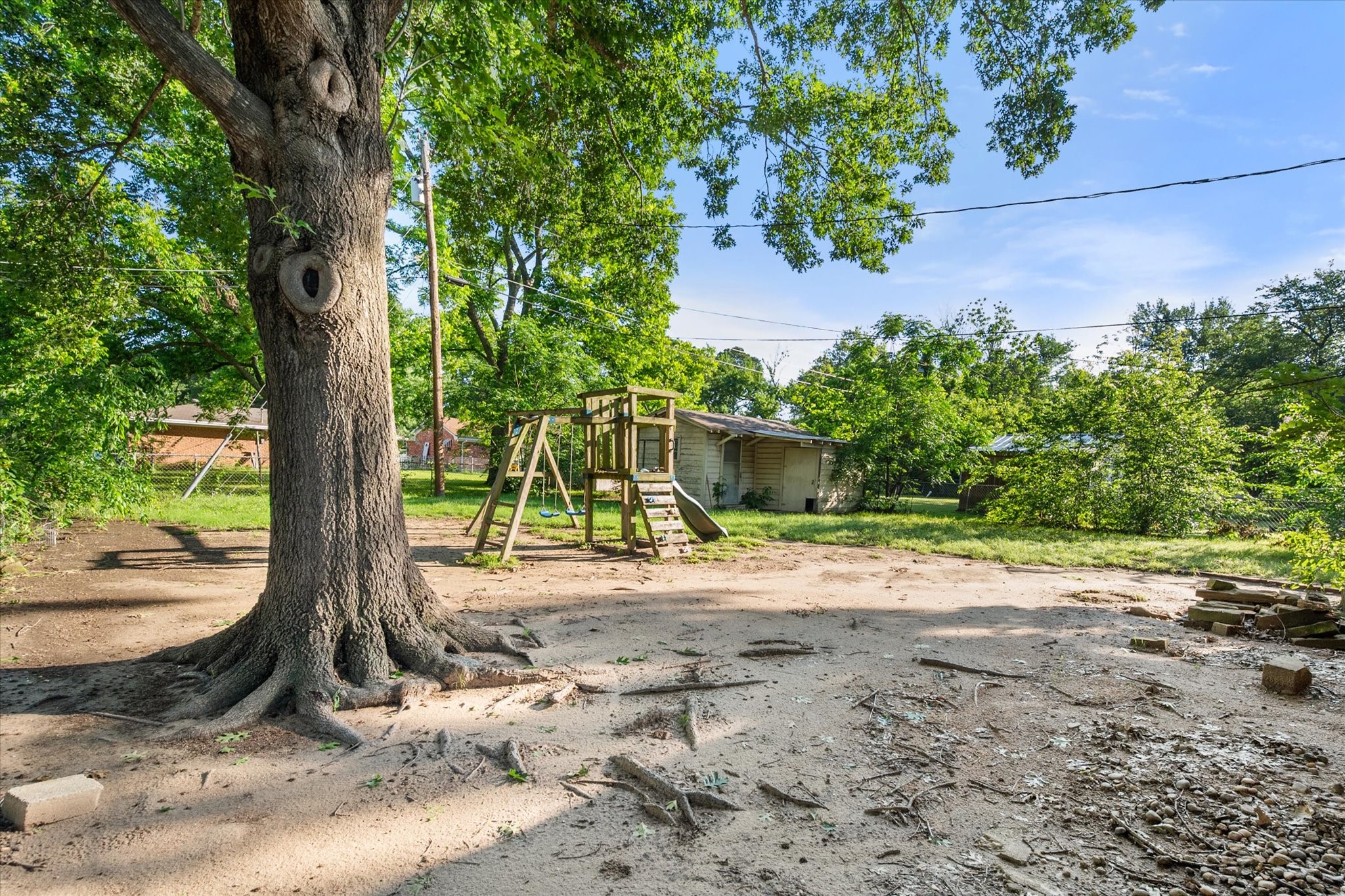 2418 W Collin Street