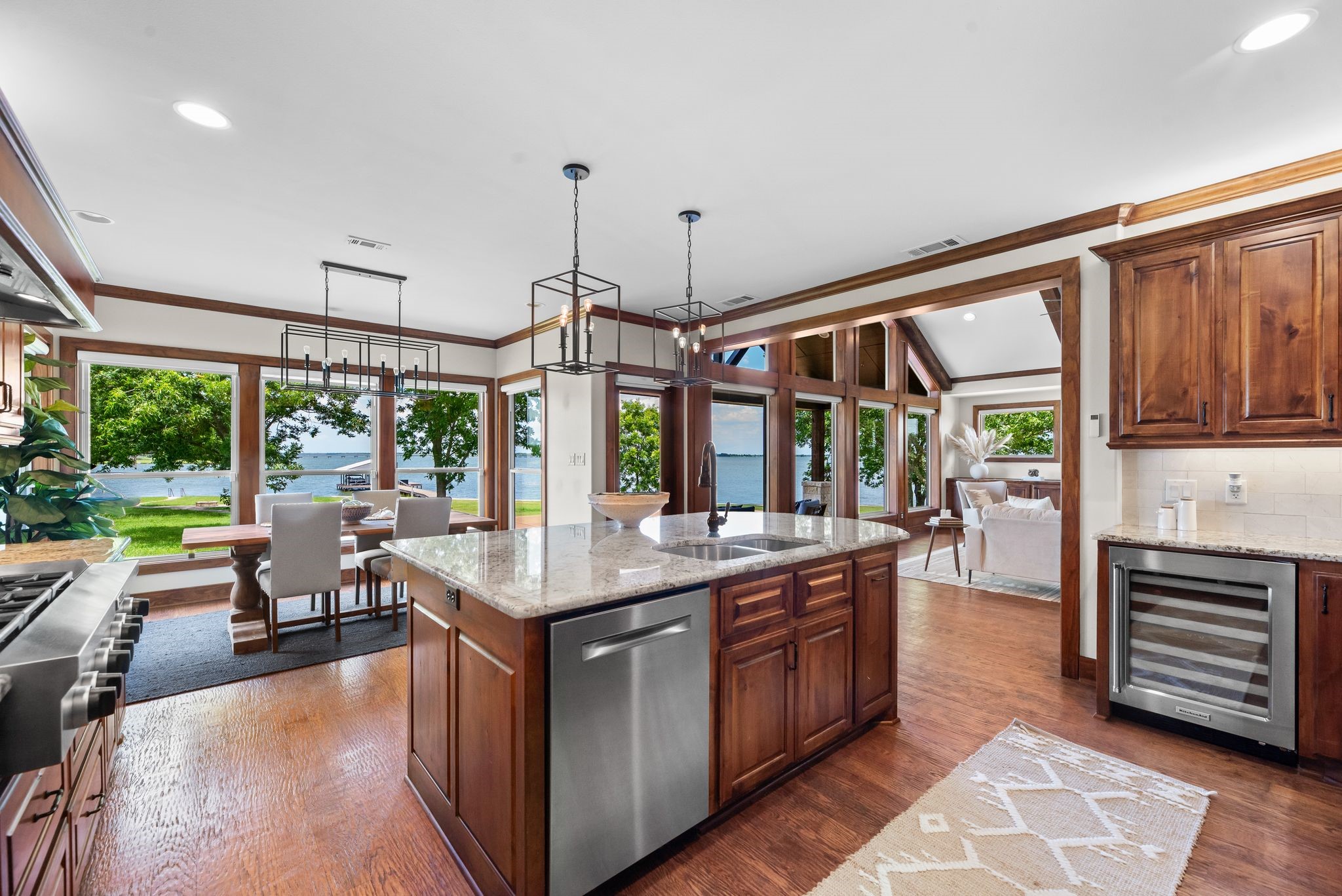 113 Moonlight Point