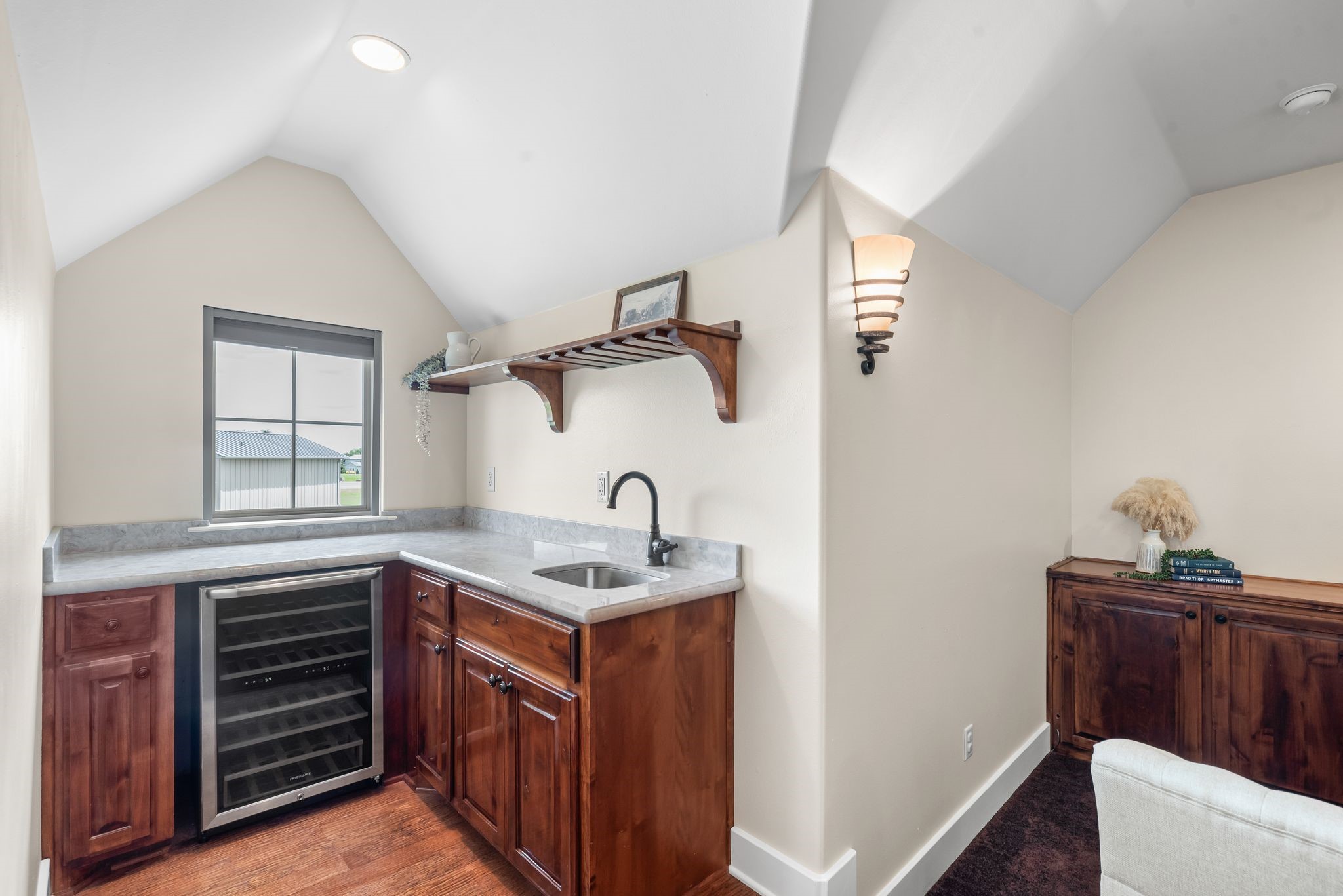 113 Moonlight Point