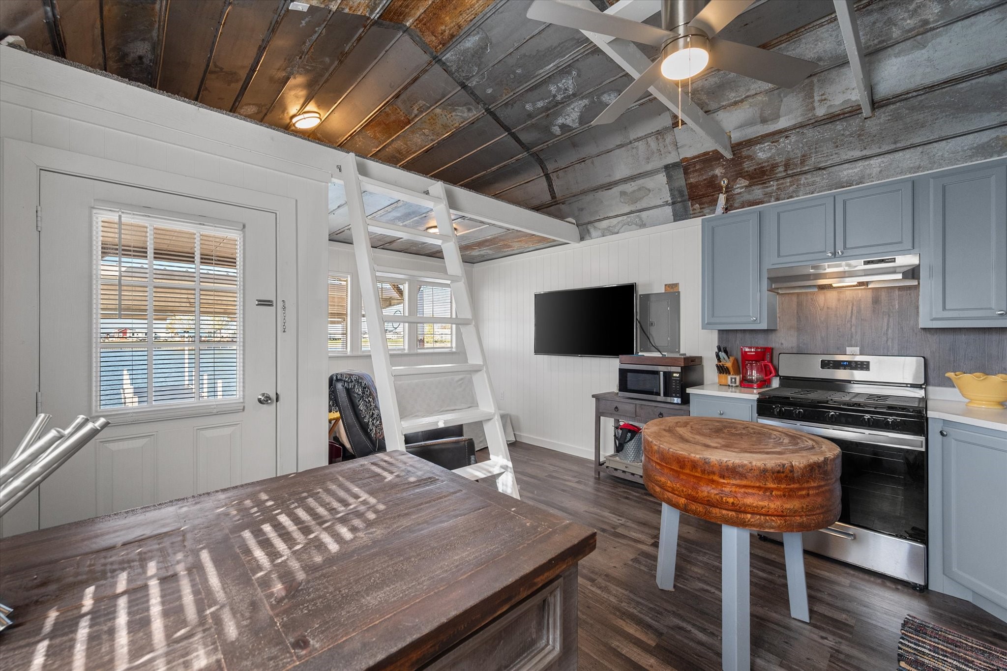 2038 Pelican Isle Drive