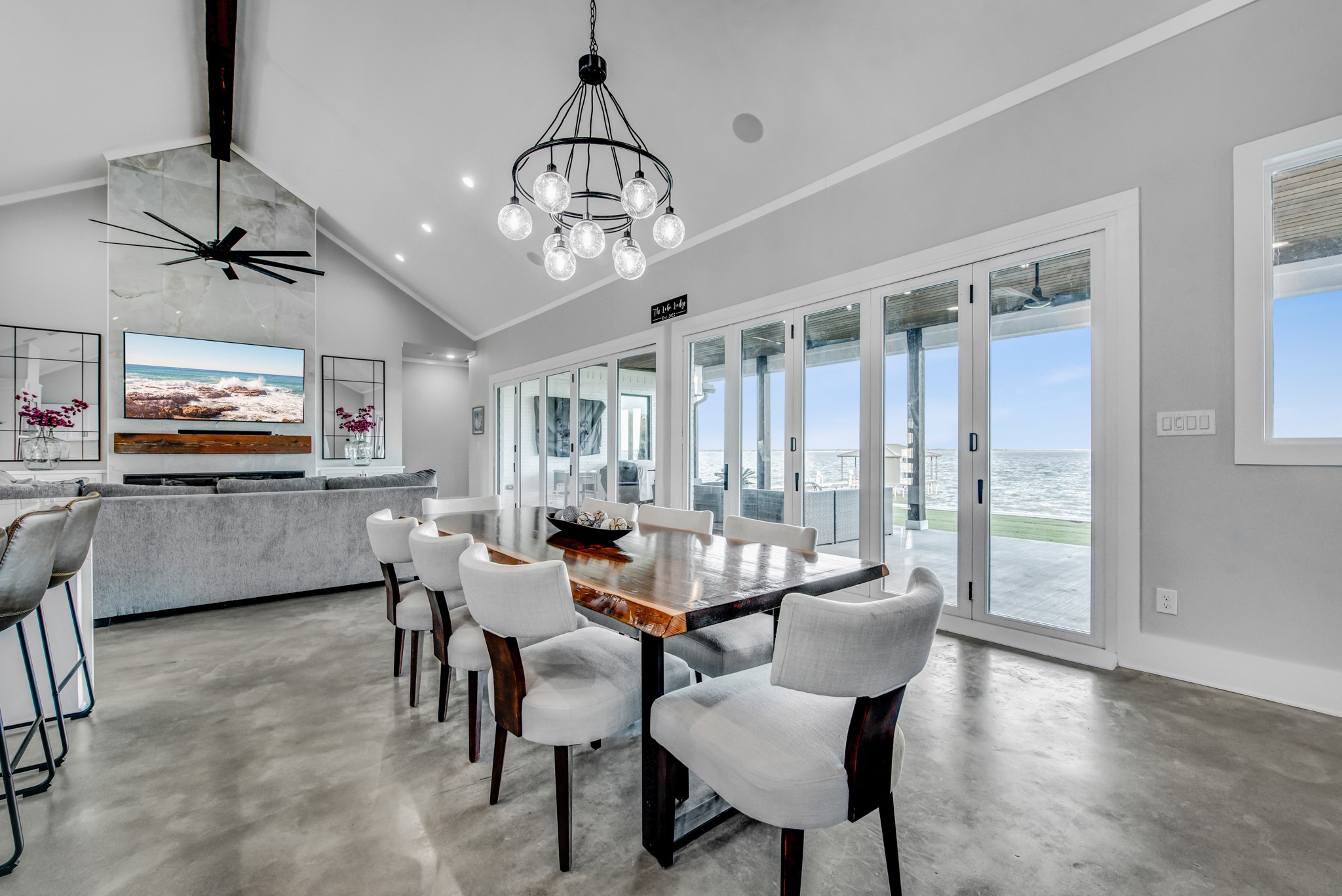 2207 Lake View Landing