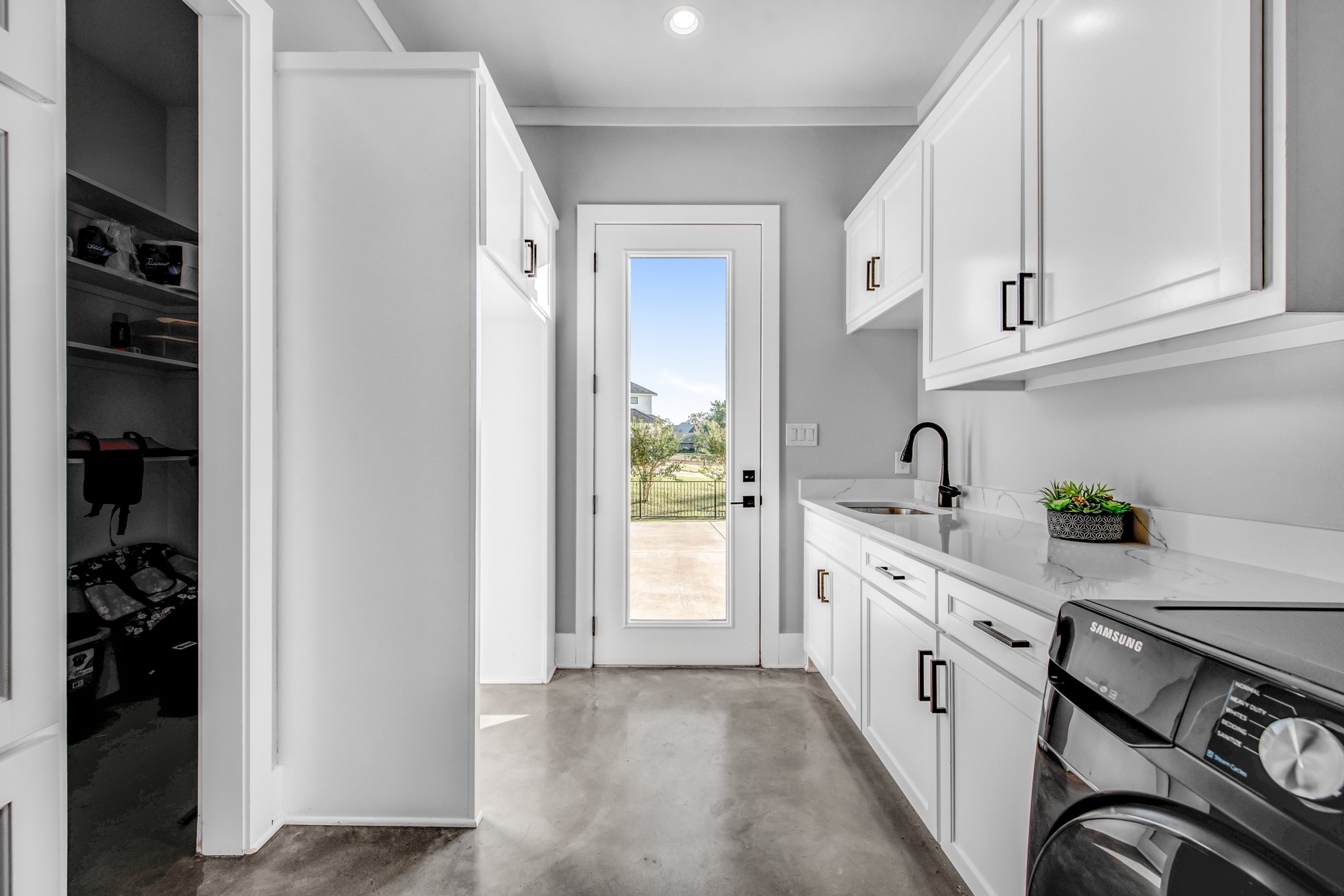 2207 Lake View Landing