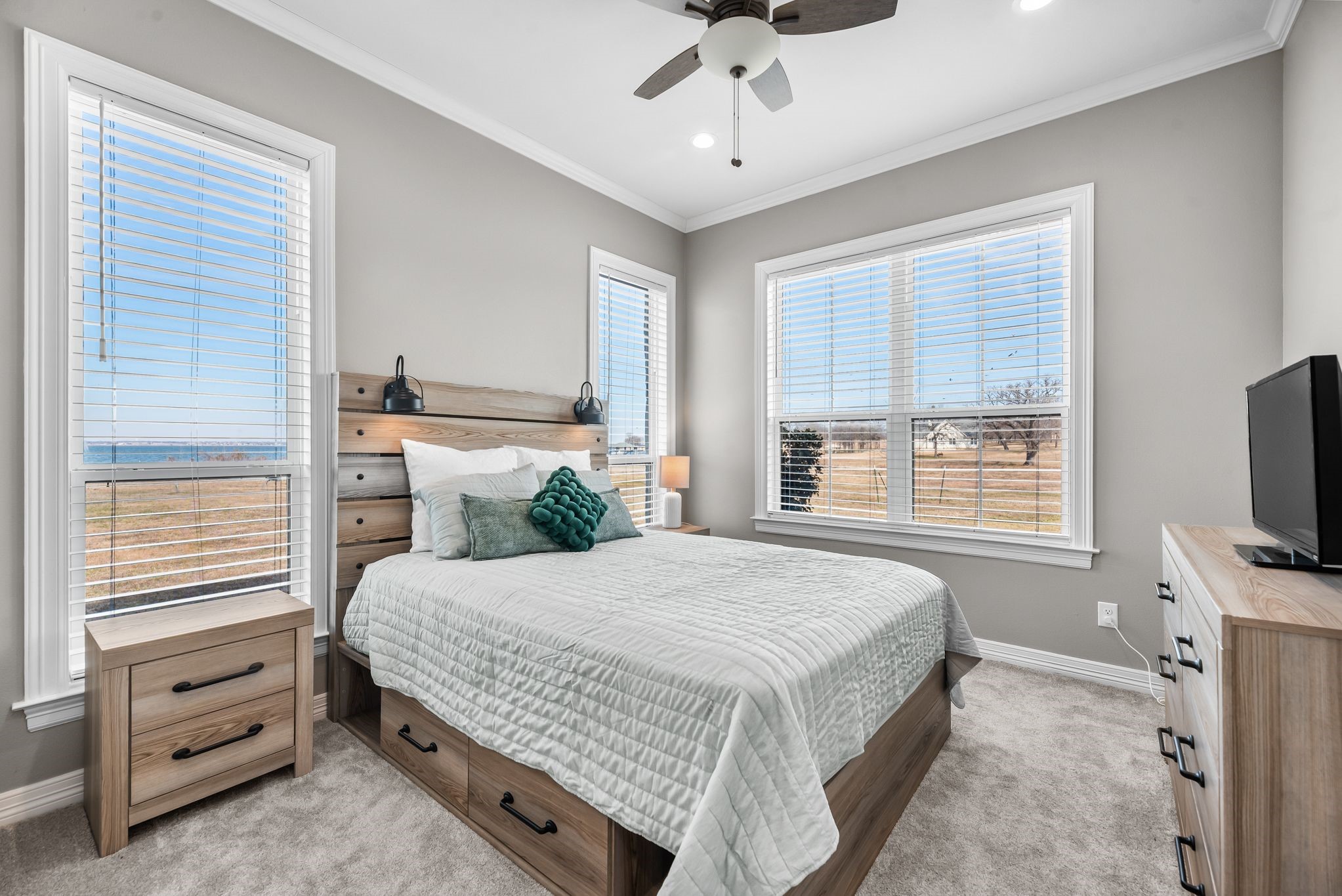 3016 Lake Ridge Drive