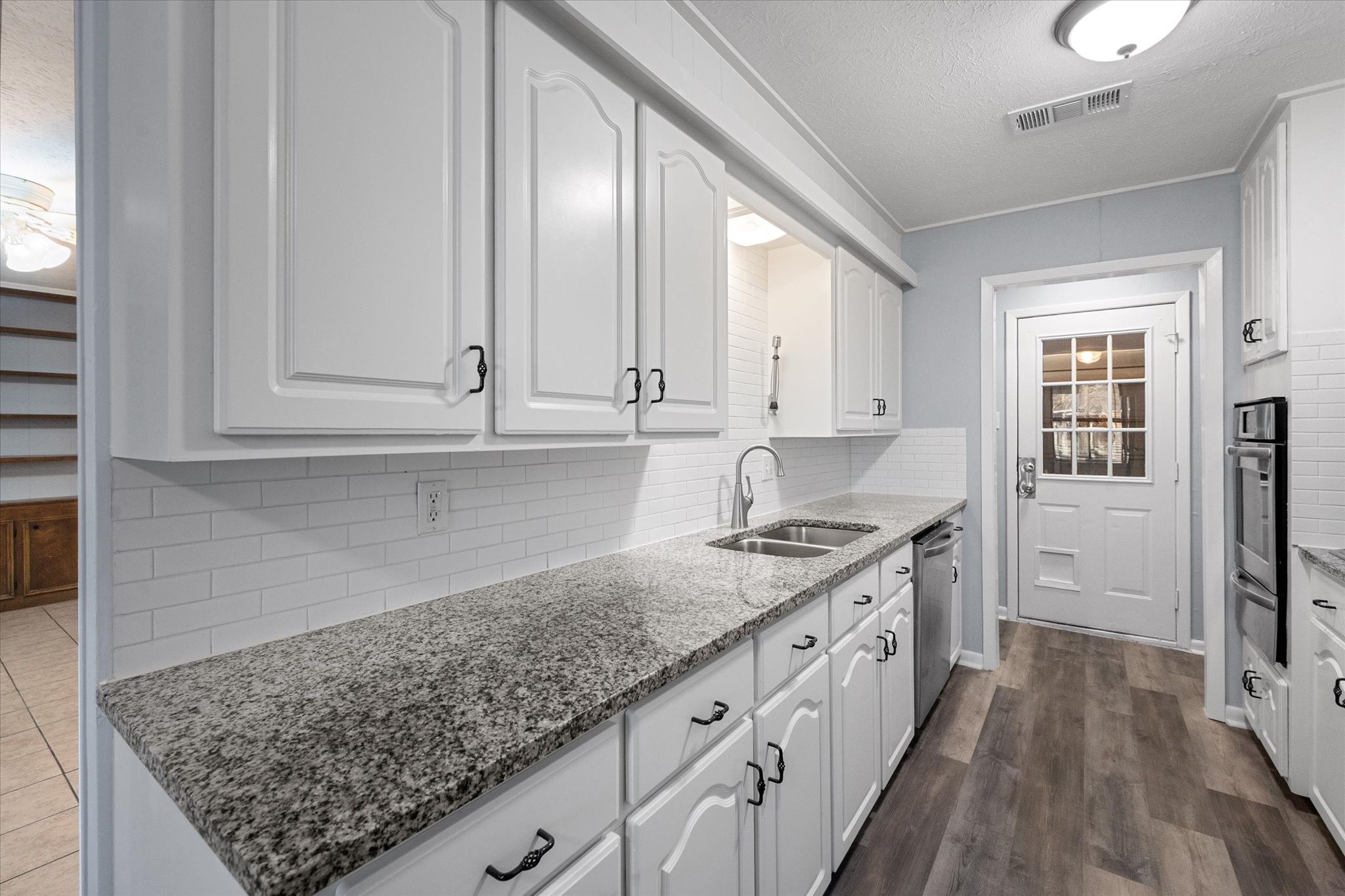 208 Gladstone Avenue