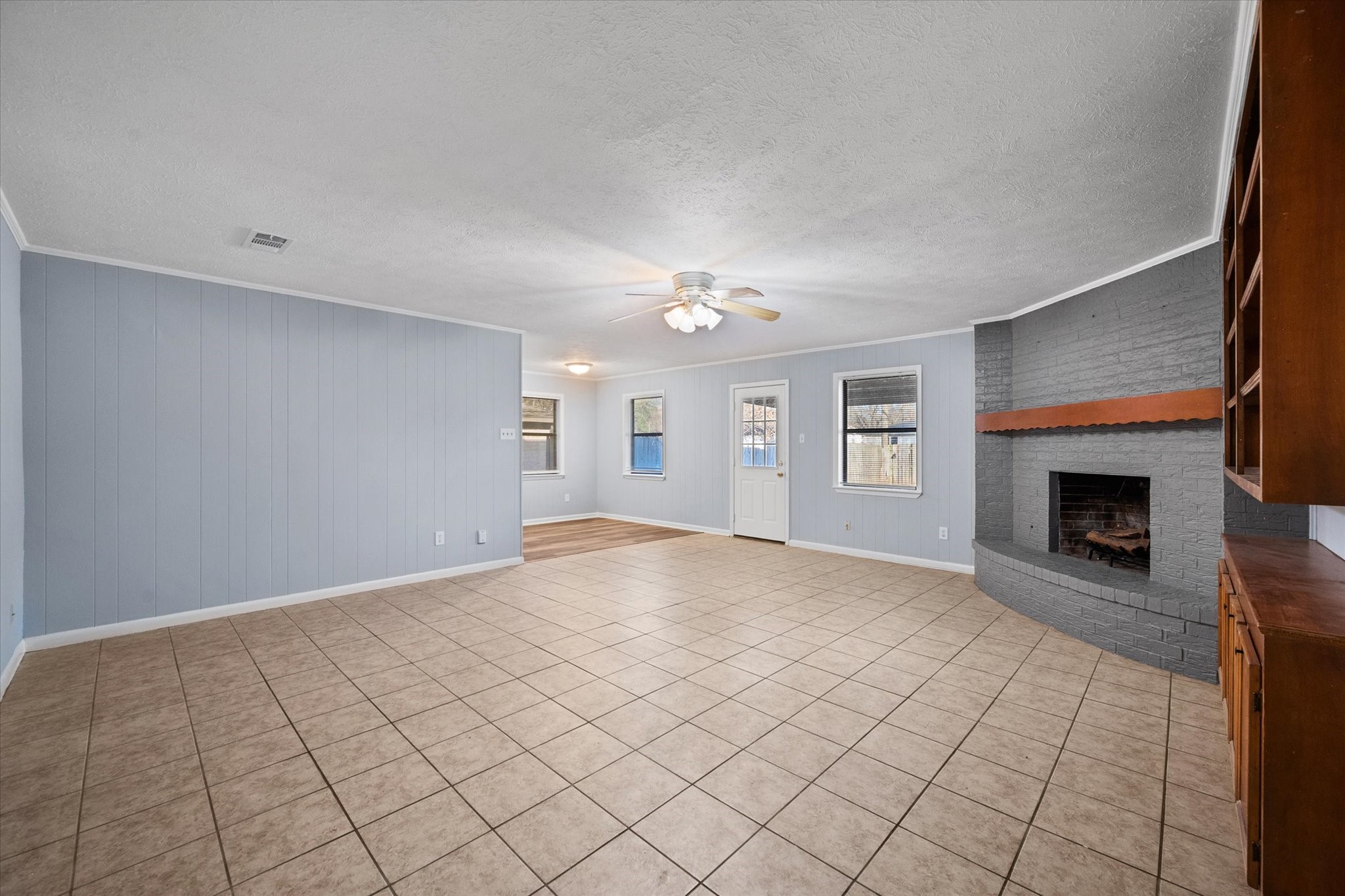 208 Gladstone Avenue