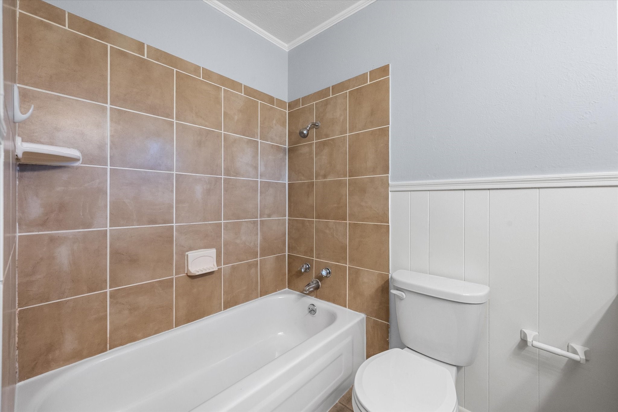 208 Gladstone Avenue