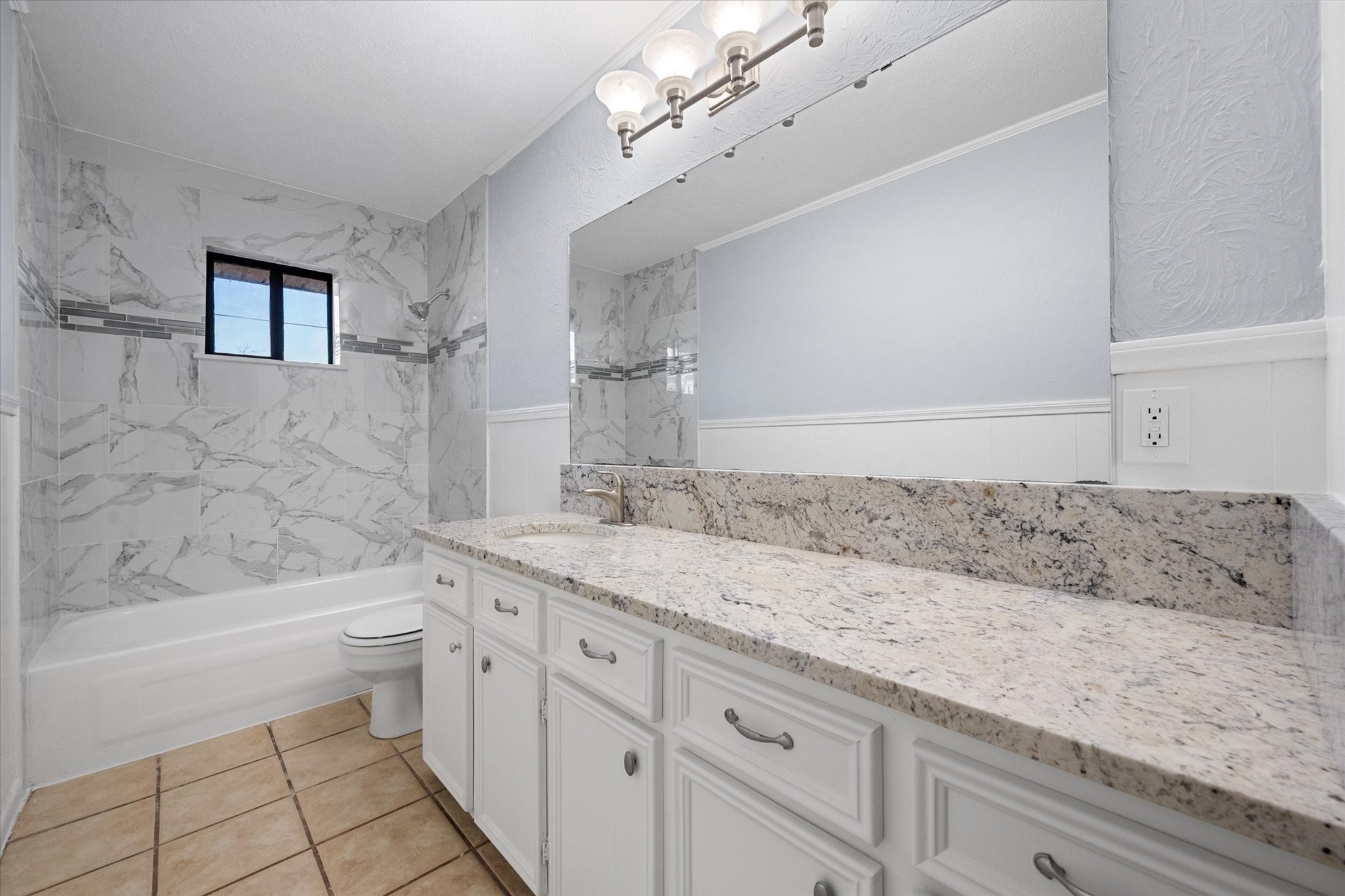 208 Gladstone Avenue