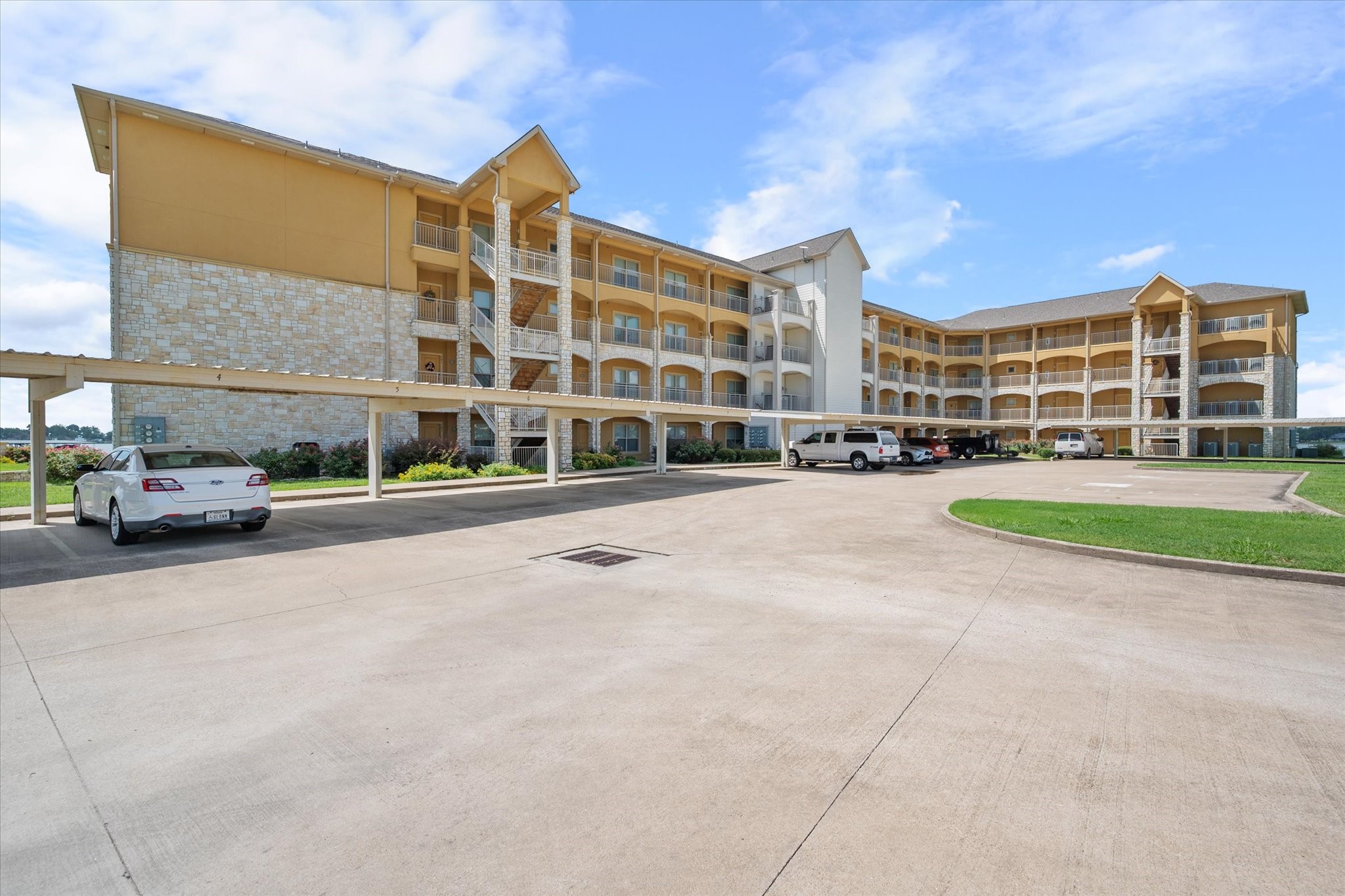 9900 Northshore Boulevard 3105