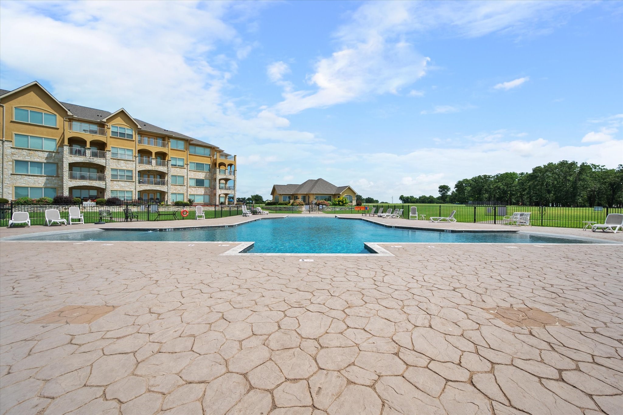 9900 Northshore Boulevard 3105