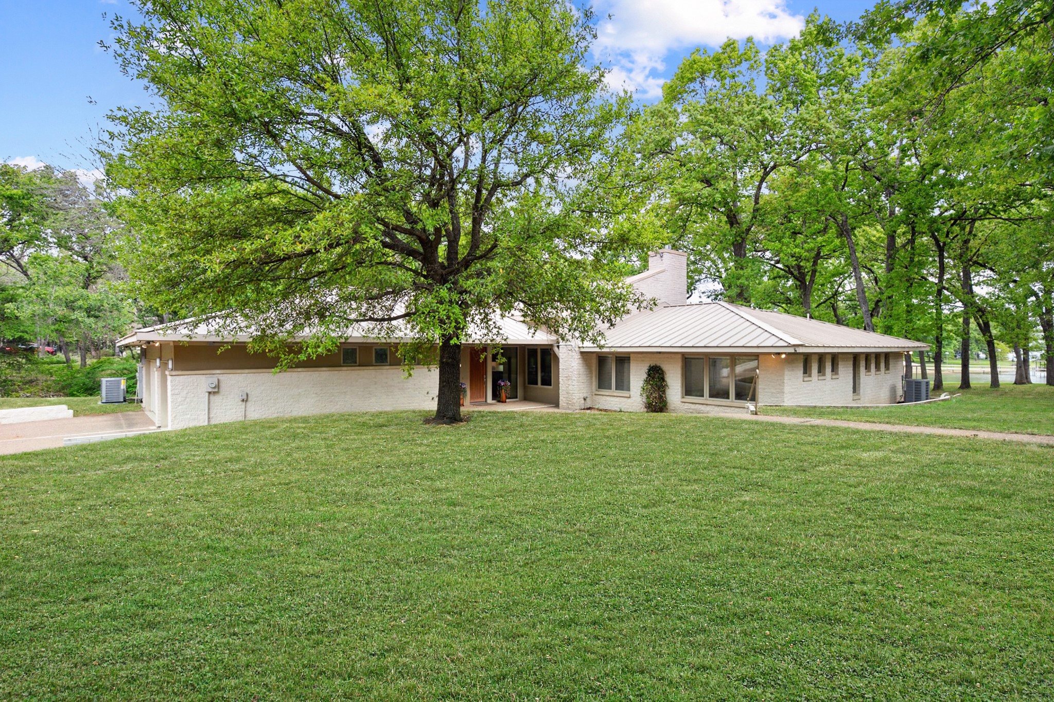 301 Bentwood Circle
