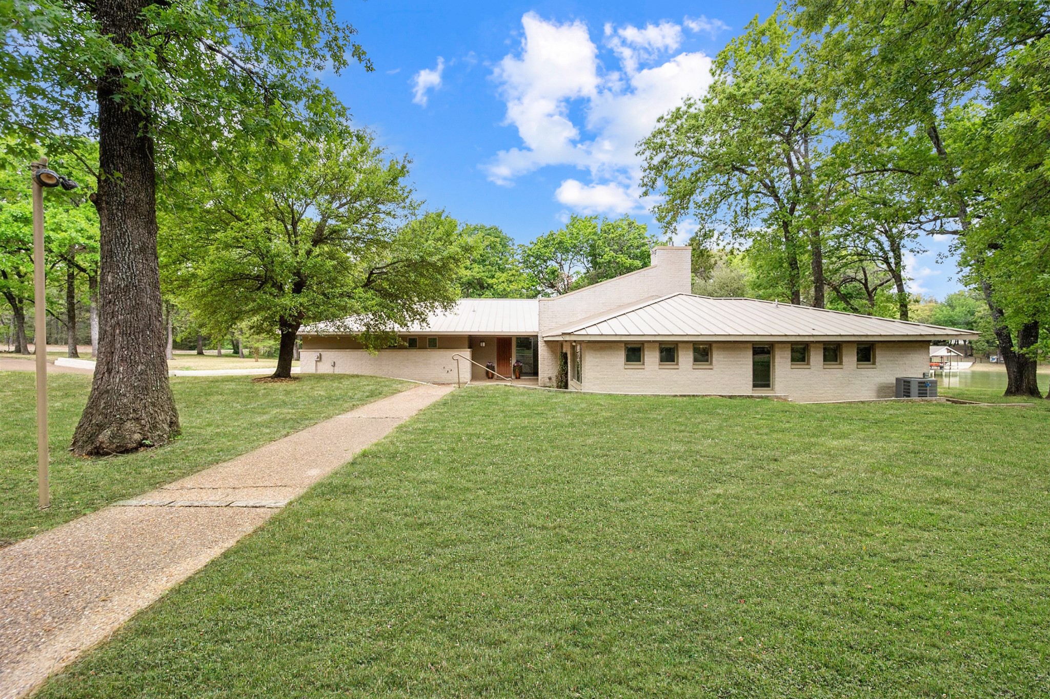 301 Bentwood Circle