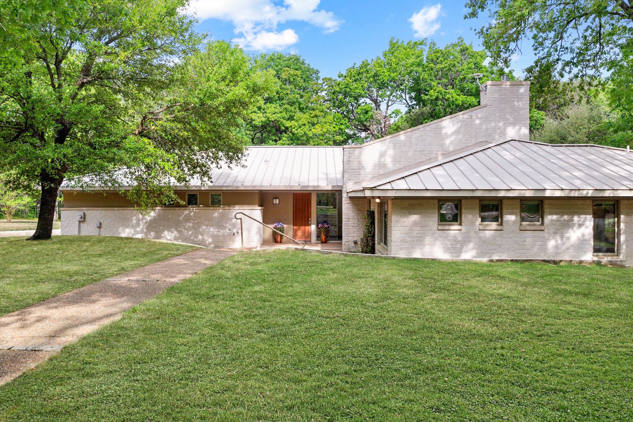 301 Bentwood Circle
