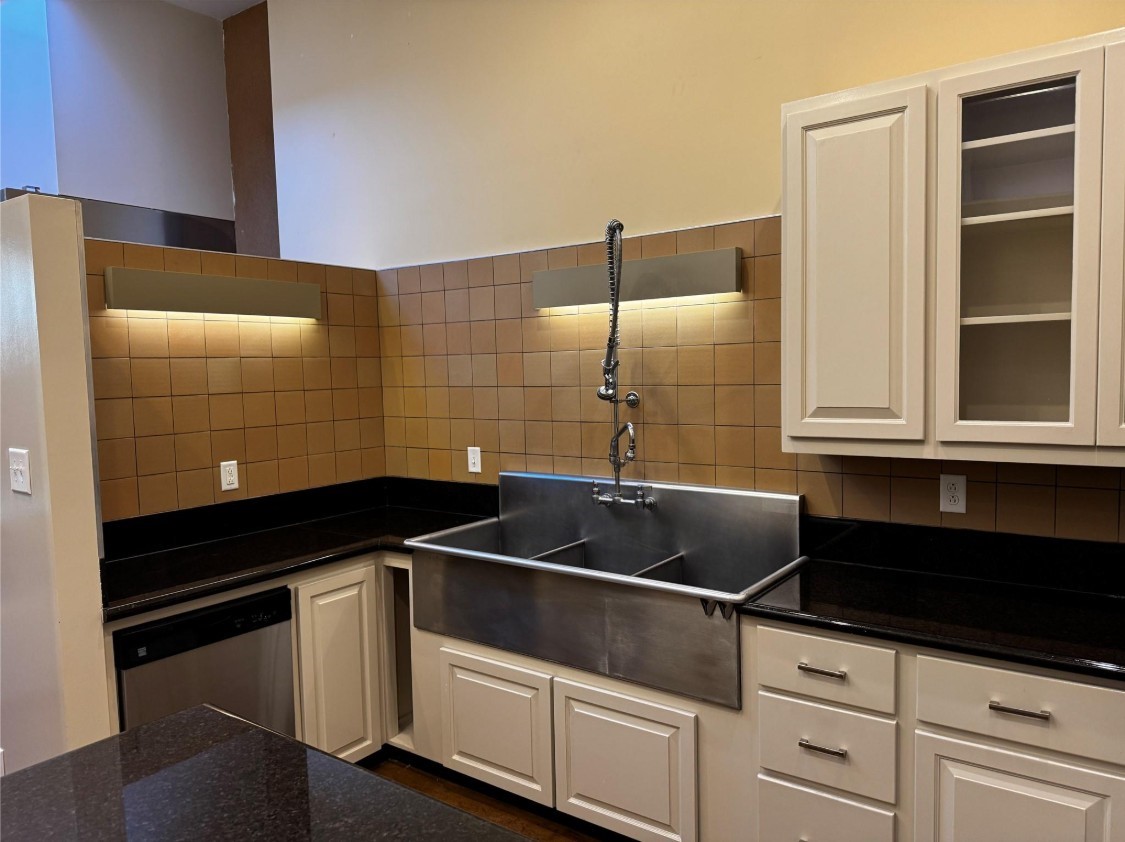 104 S Beaton Street C