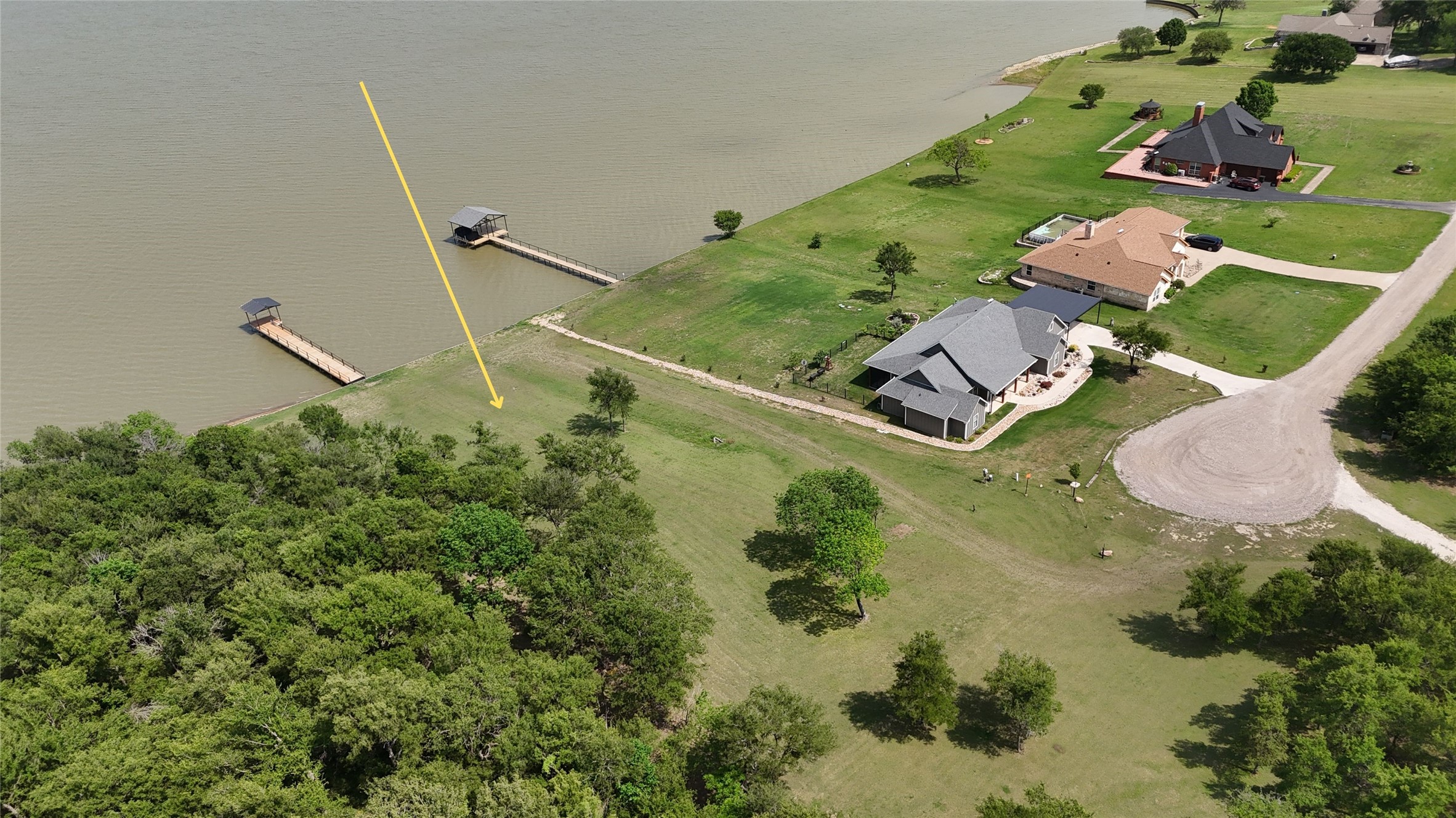 401 Meandering Way