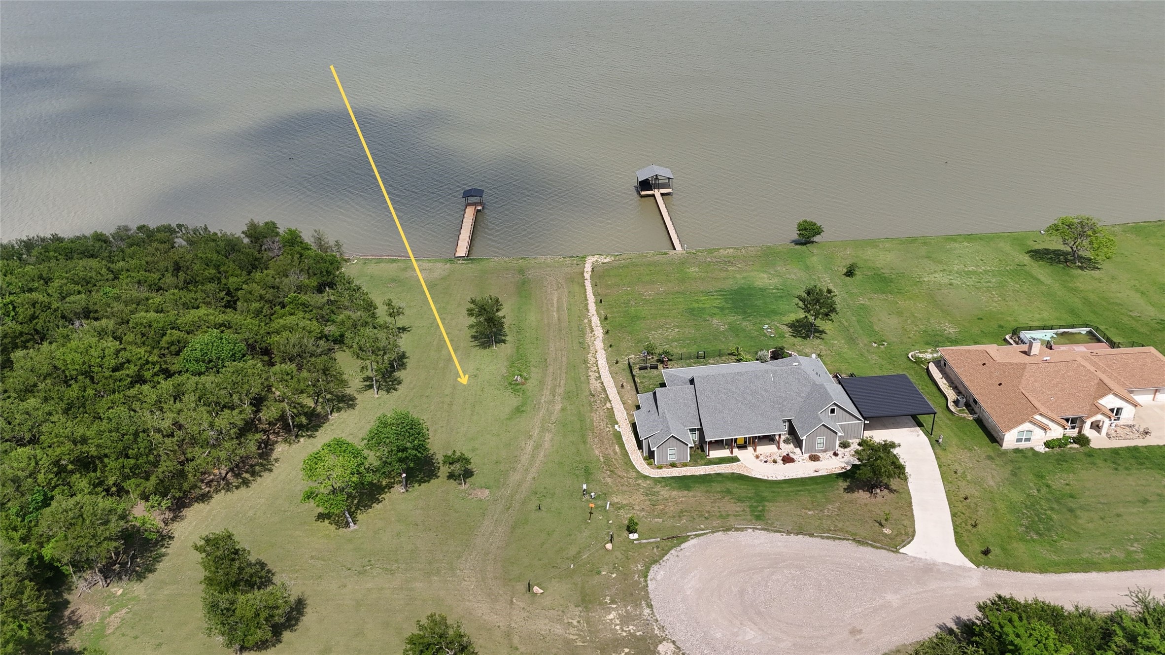 401 Meandering Way