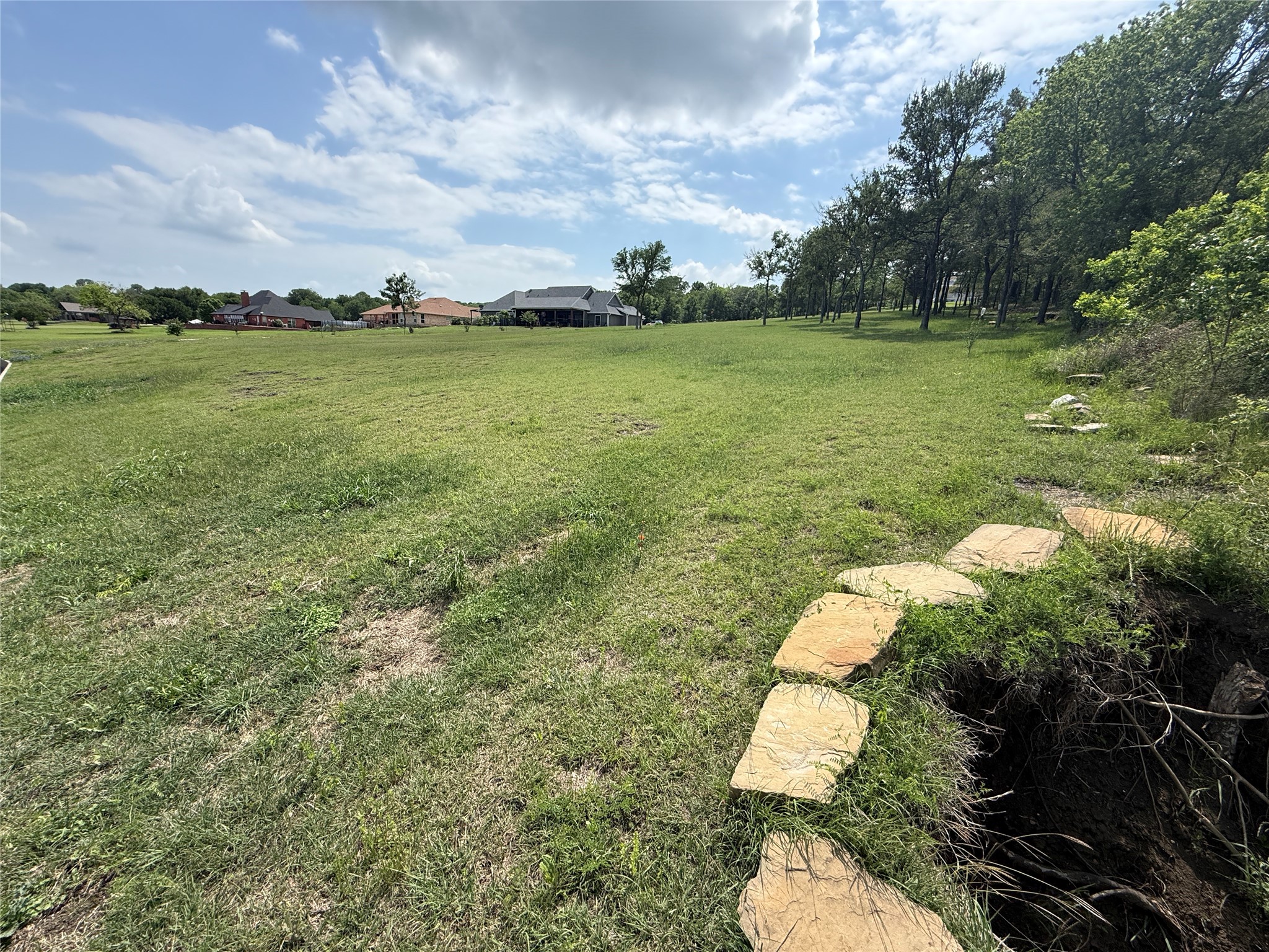 401 Meandering Way