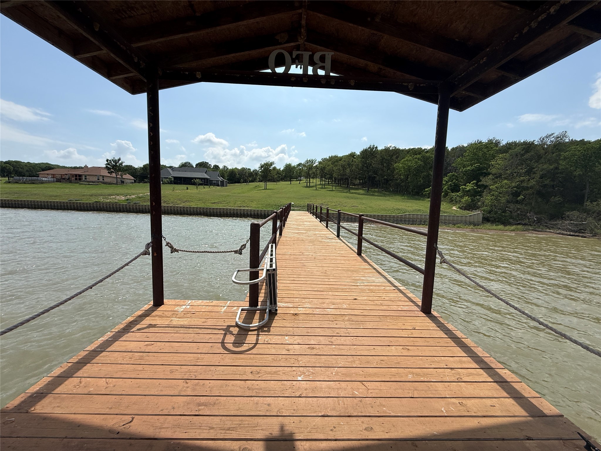 401 Meandering Way