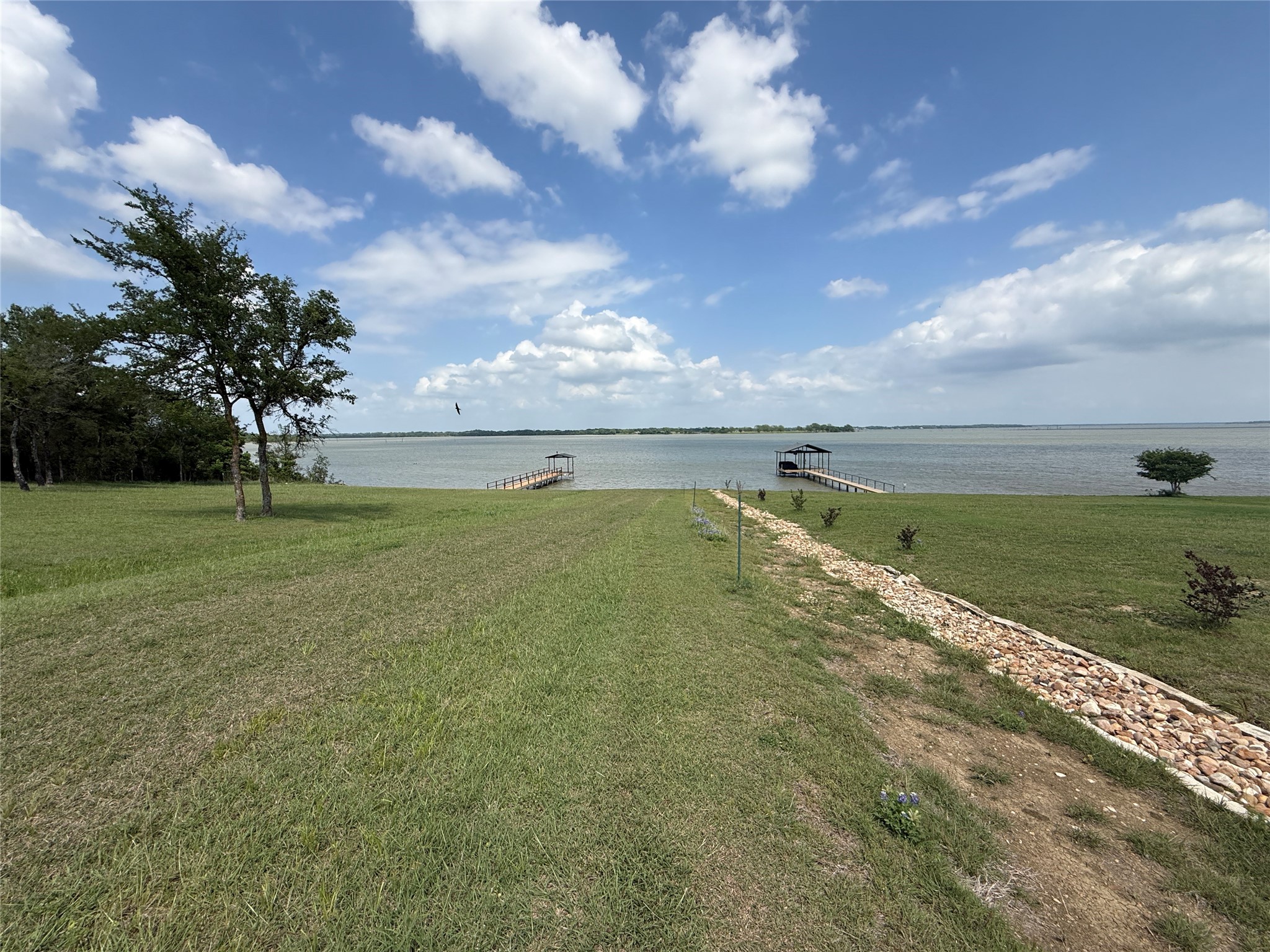 401 Meandering Way