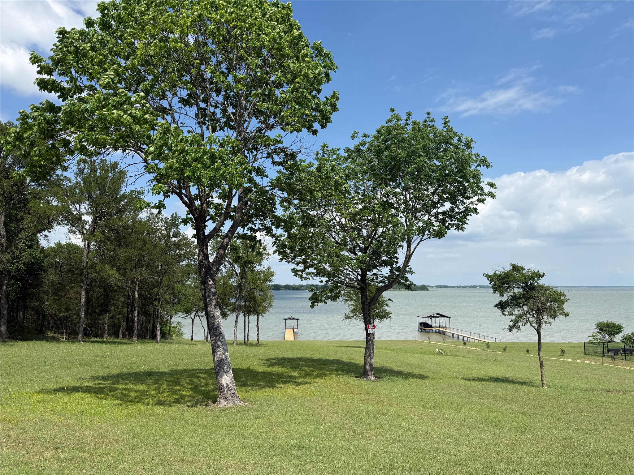 401 Meandering Way