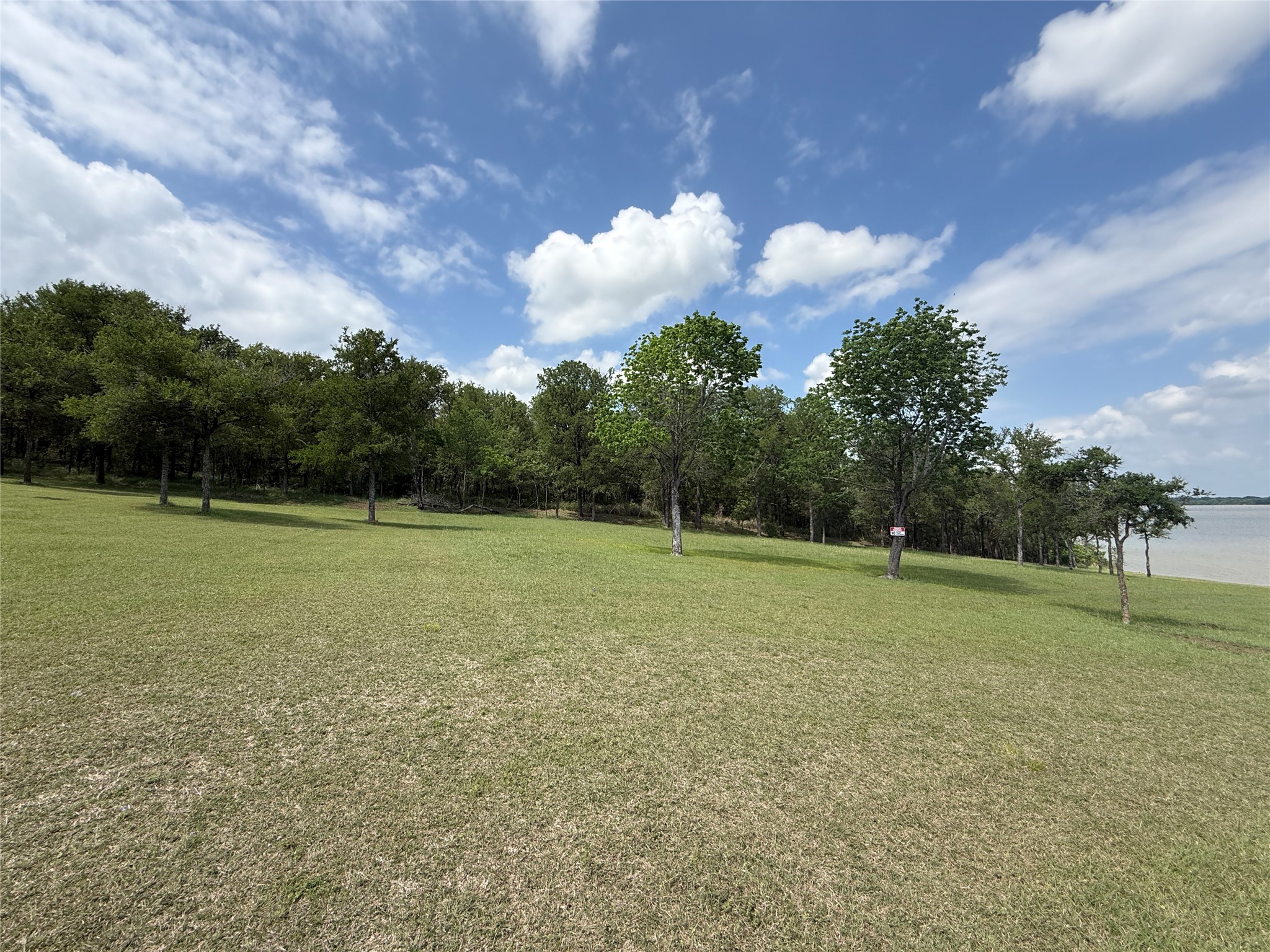 401 Meandering Way