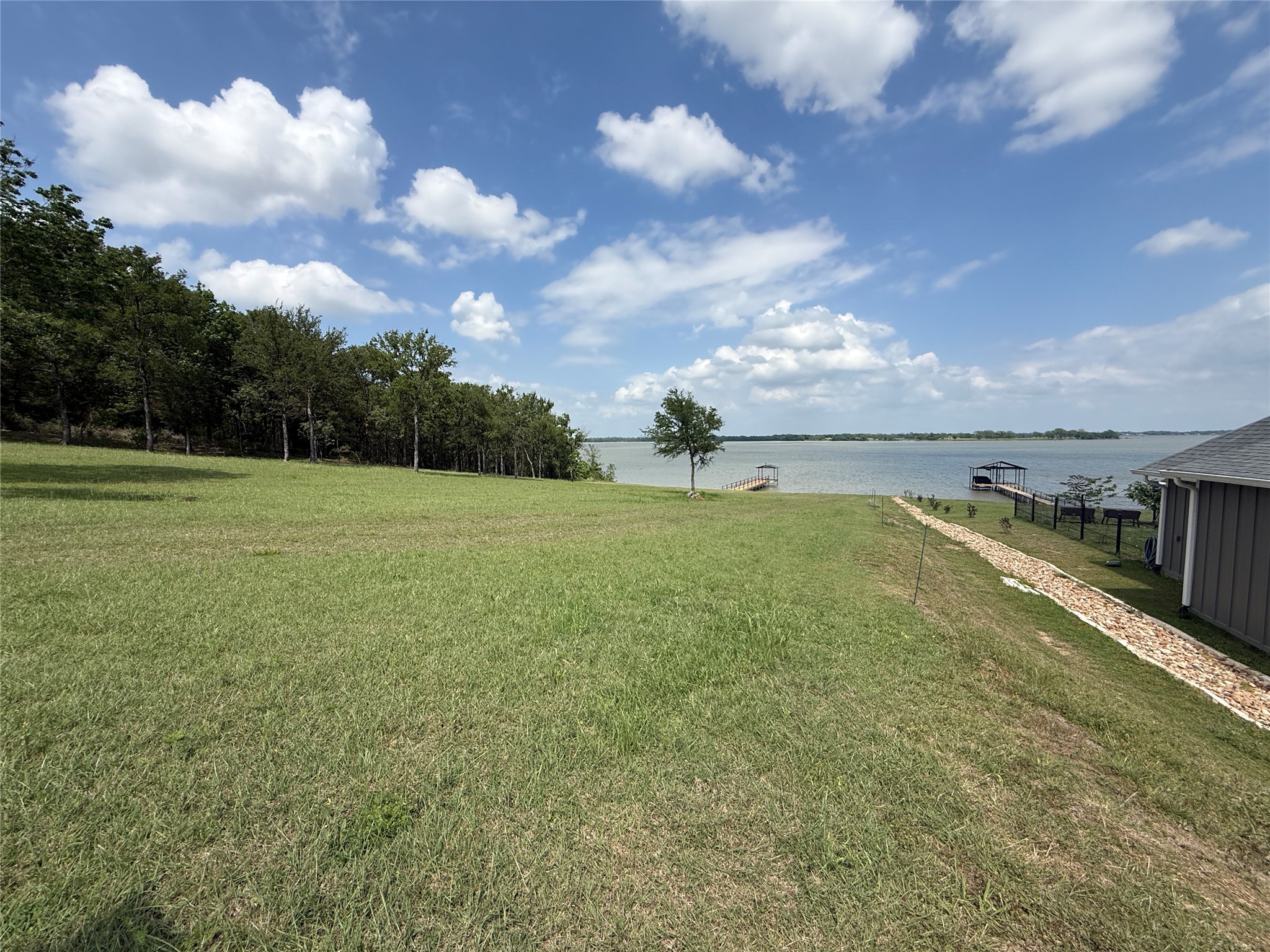 401 Meandering Way