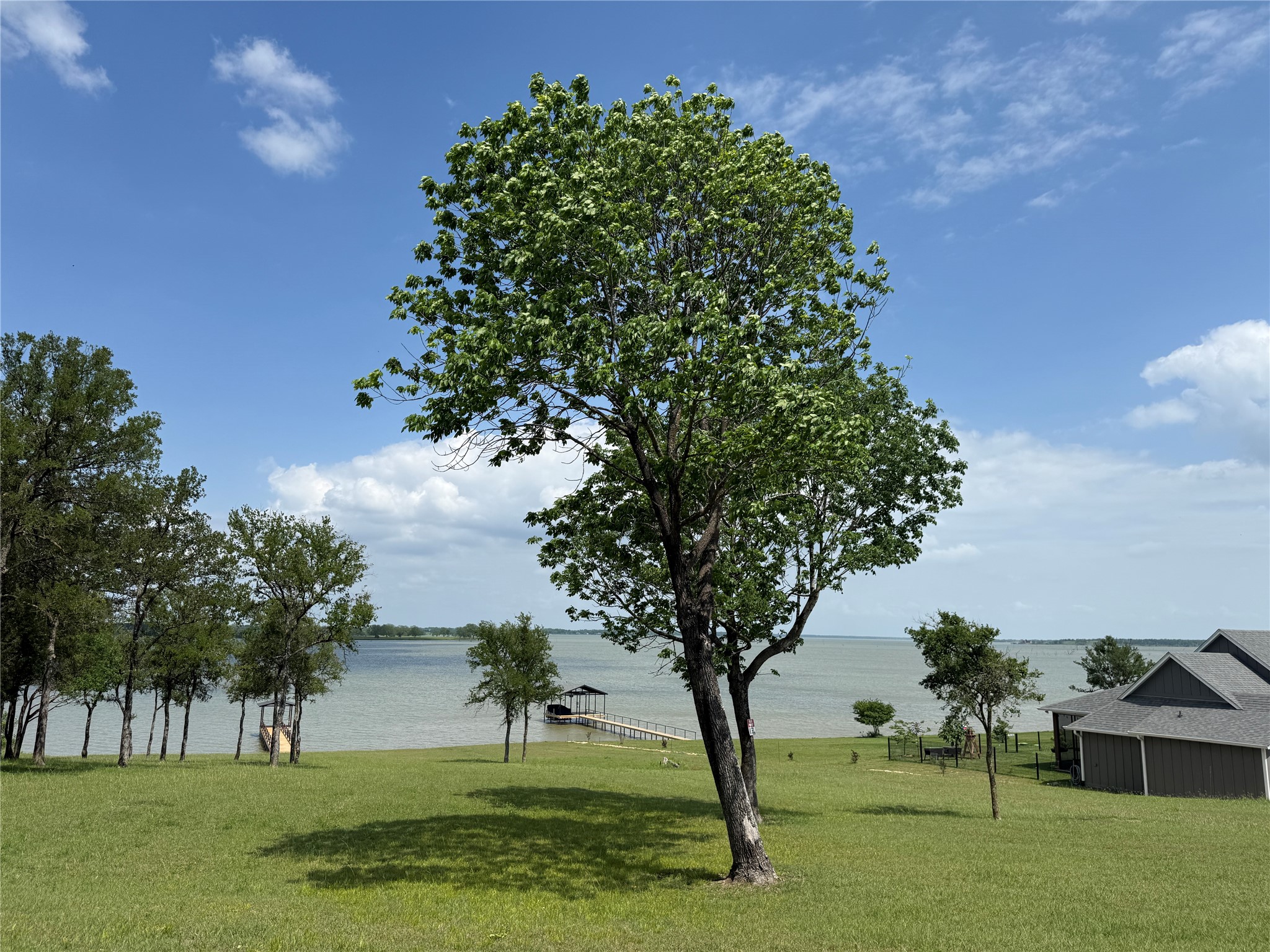 401 Meandering Way