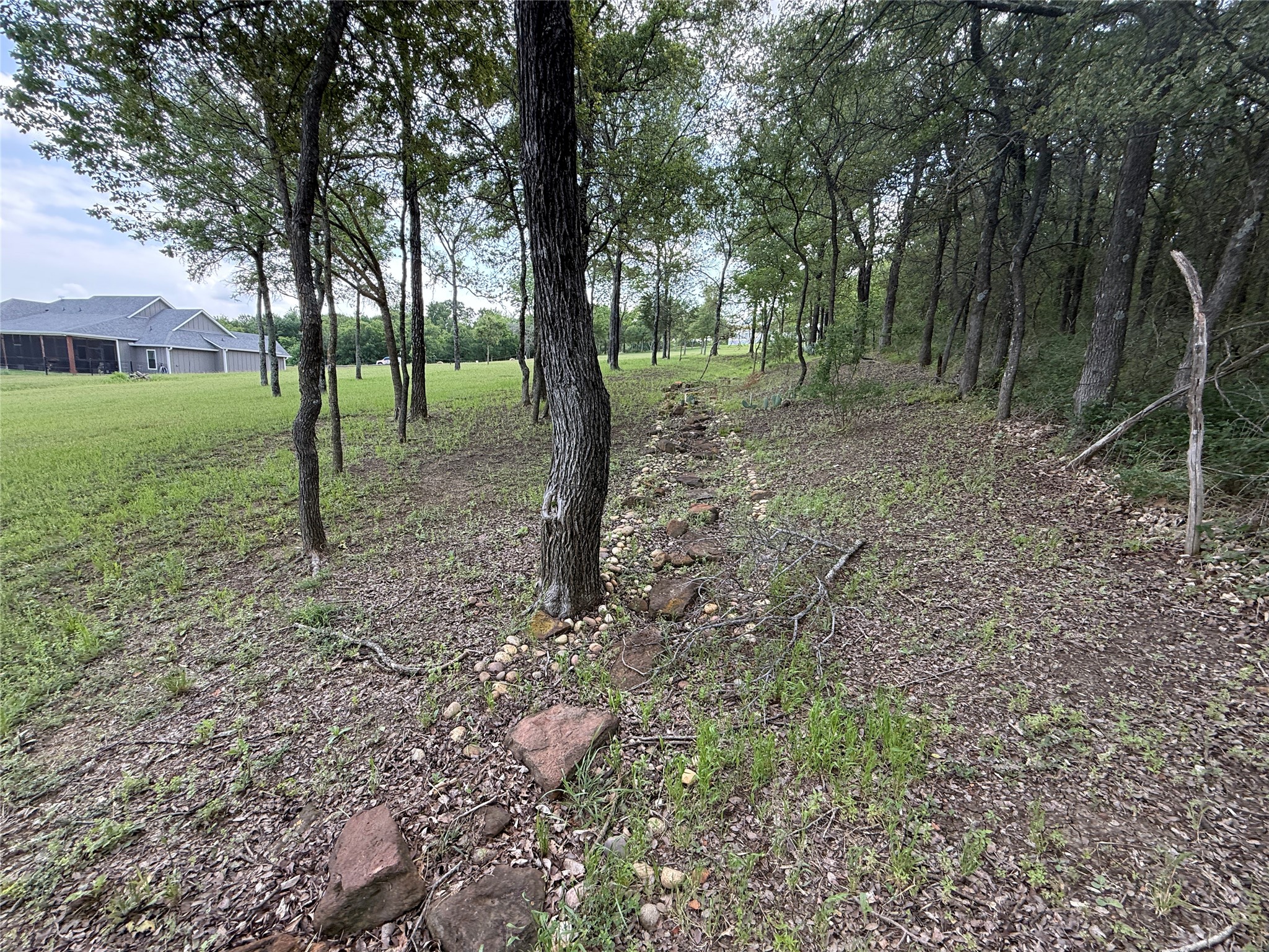 401 Meandering Way