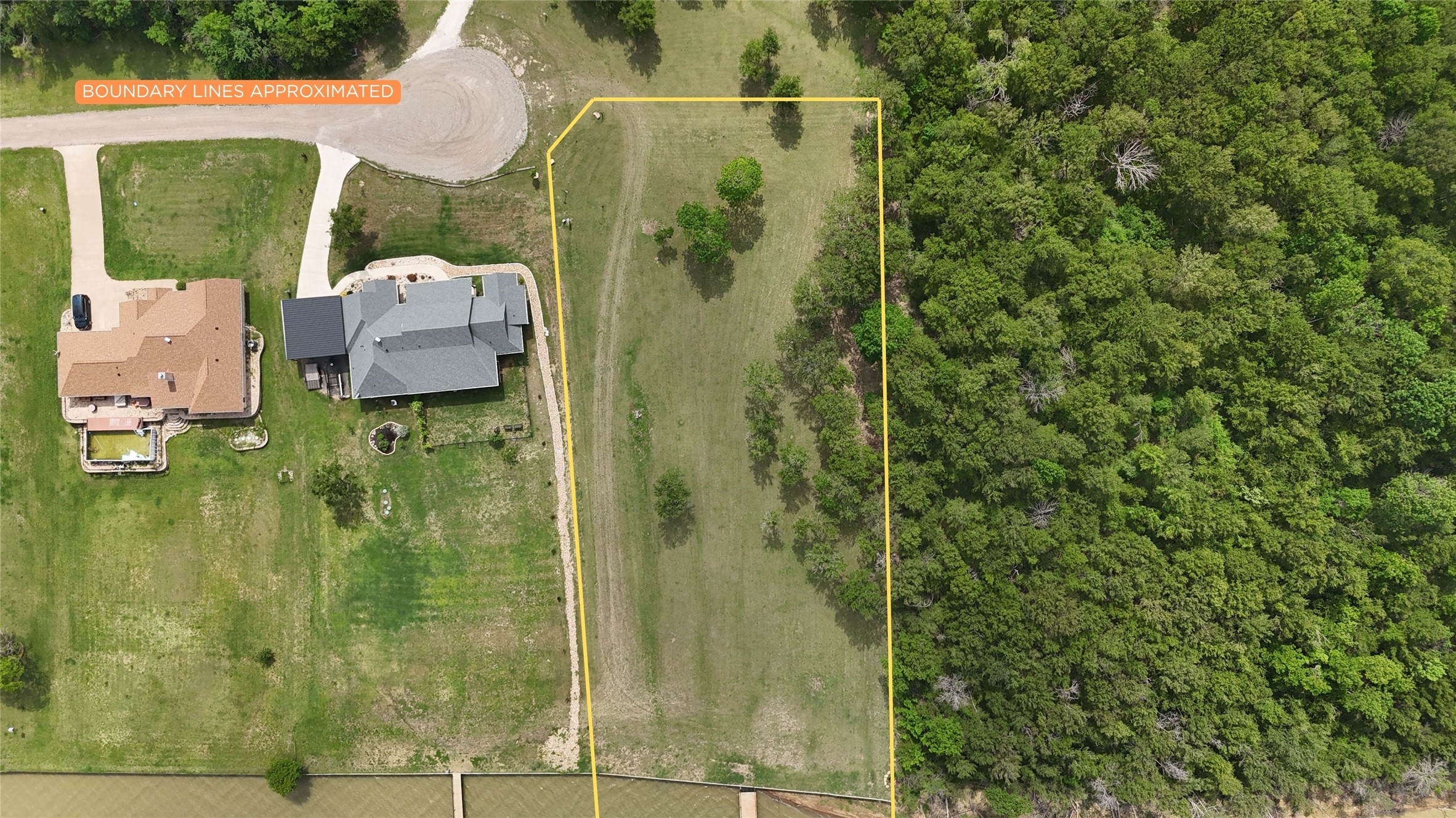 401 Meandering Way