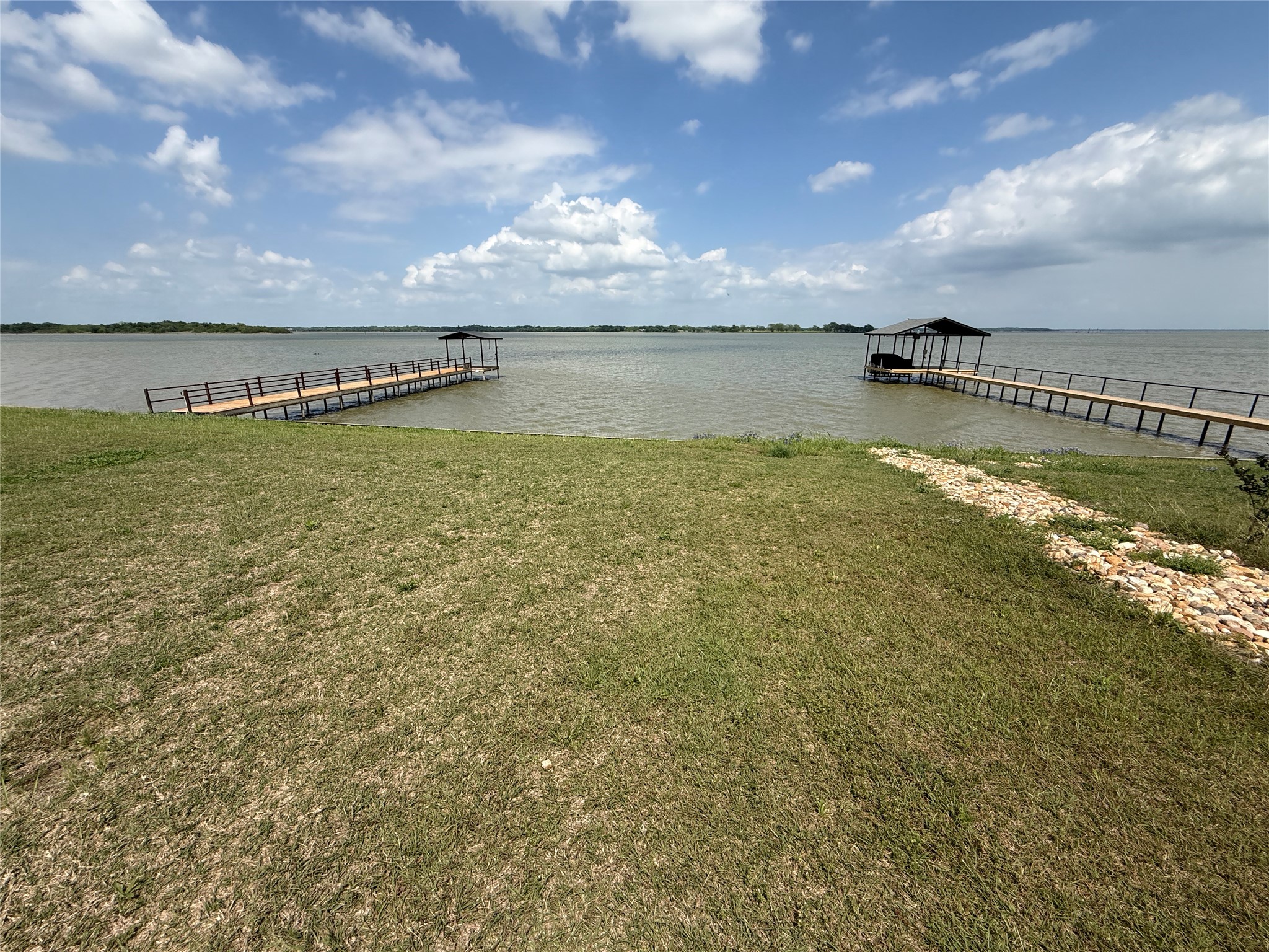 401 Meandering Way