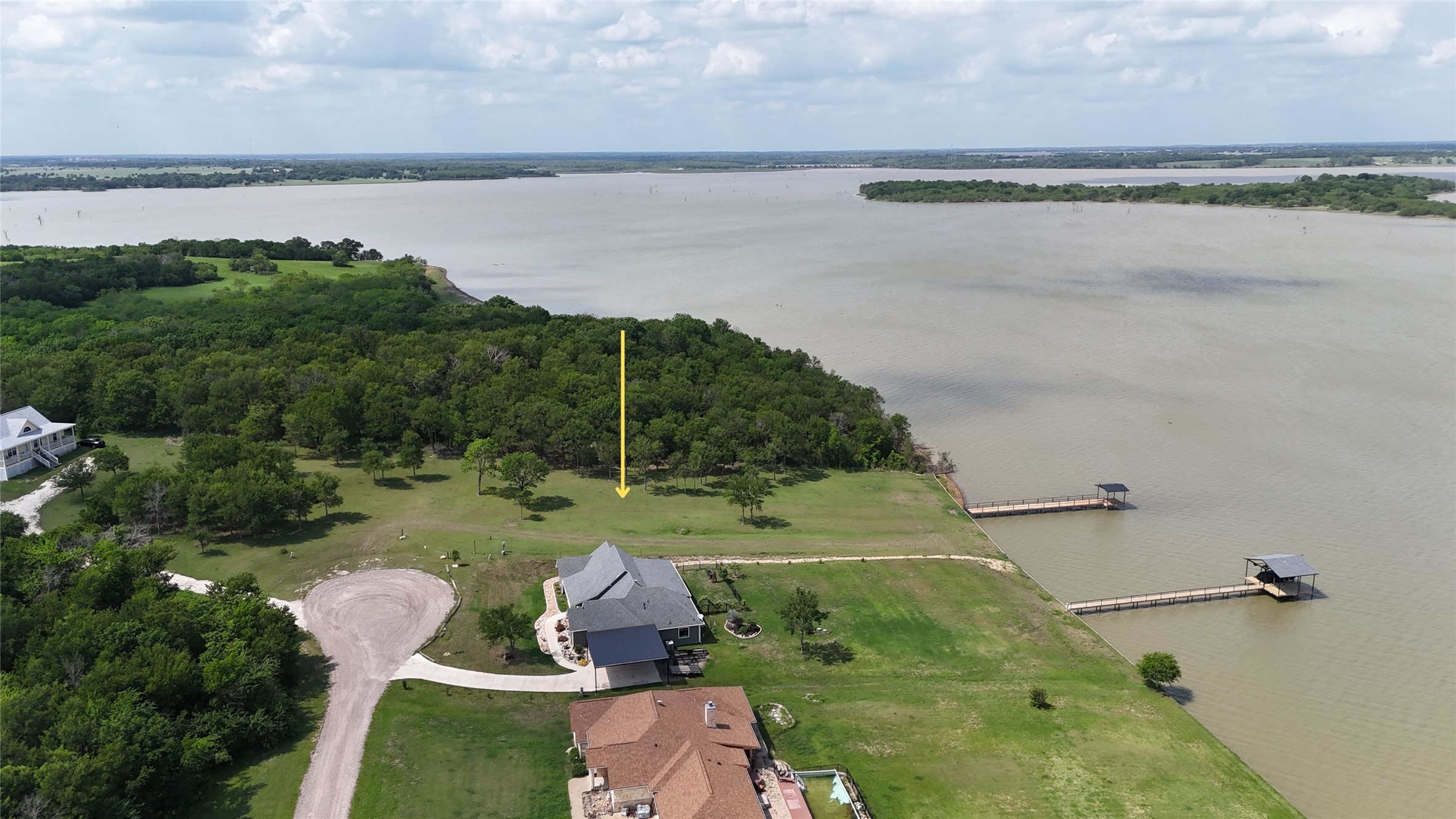 401 Meandering Way