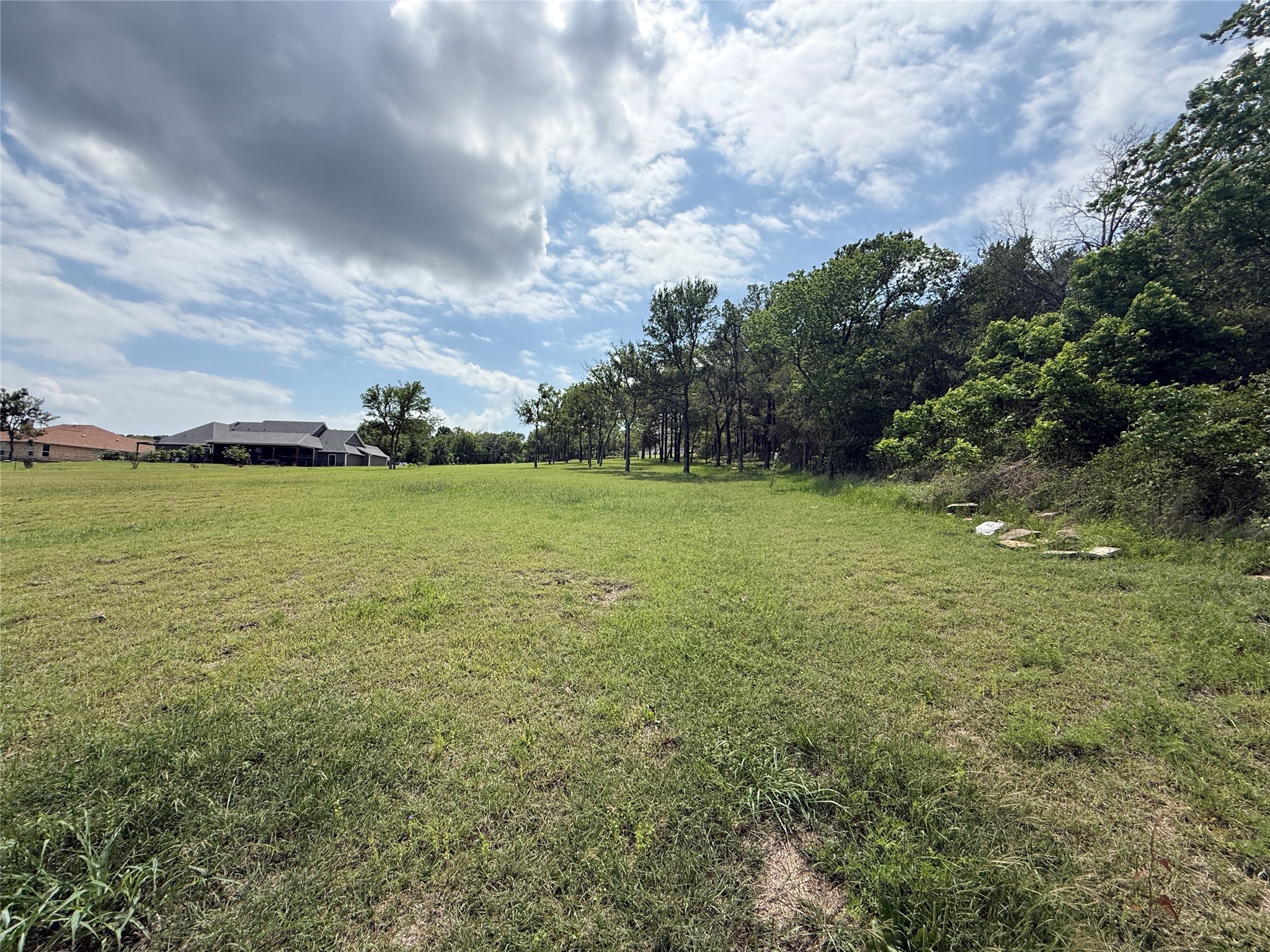 401 Meandering Way