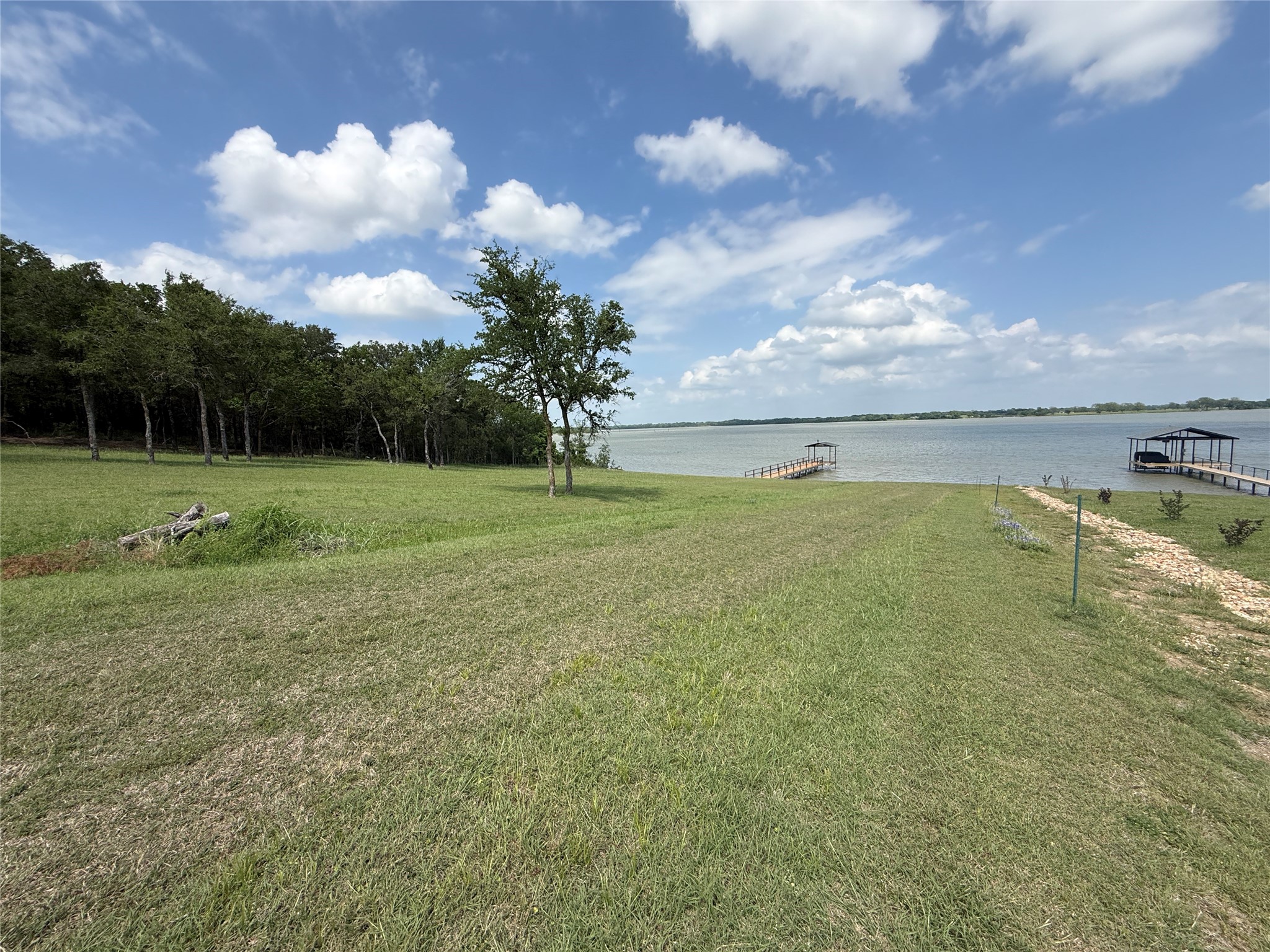 401 Meandering Way