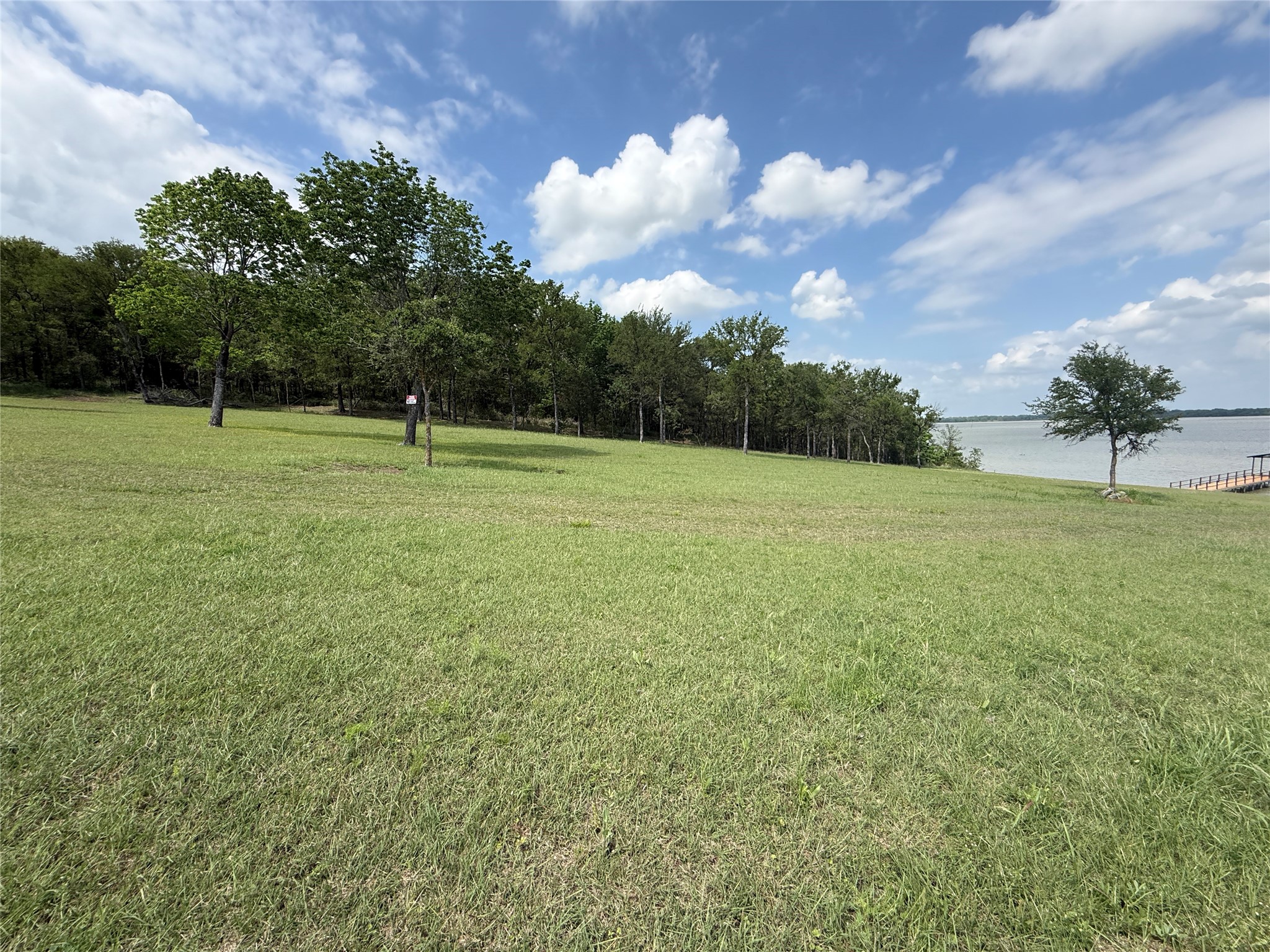 401 Meandering Way