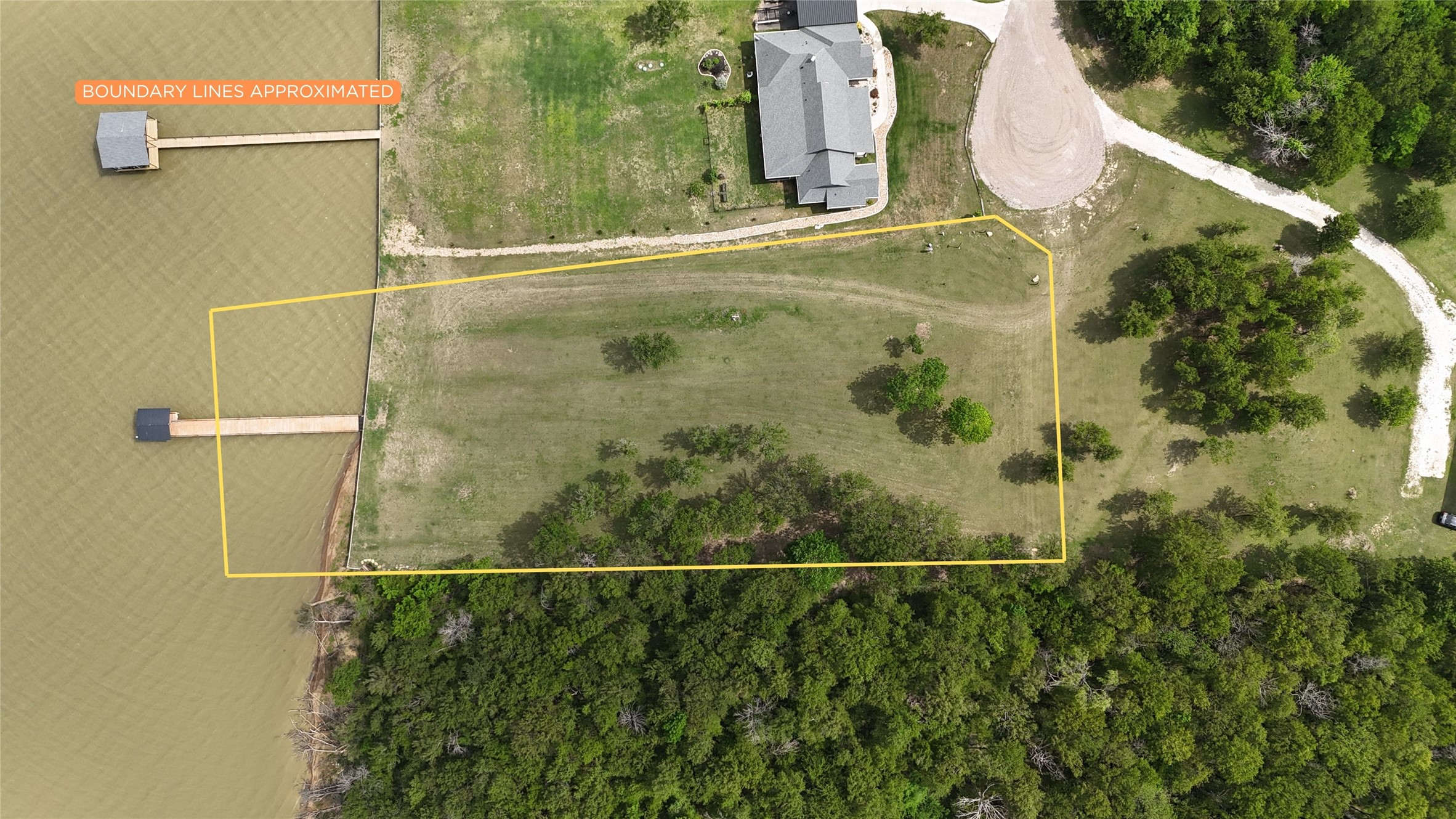 401 Meandering Way