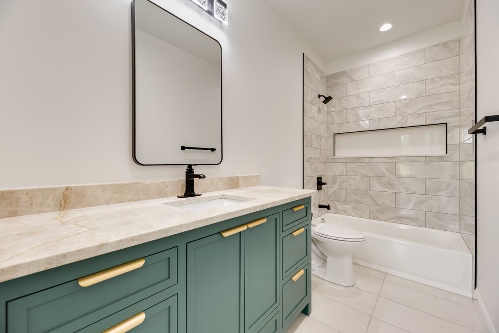 209 Waverunner Court