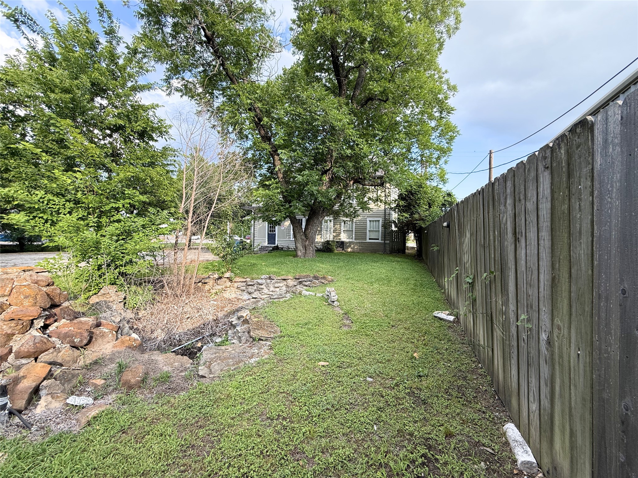 806 W 7th Avenue