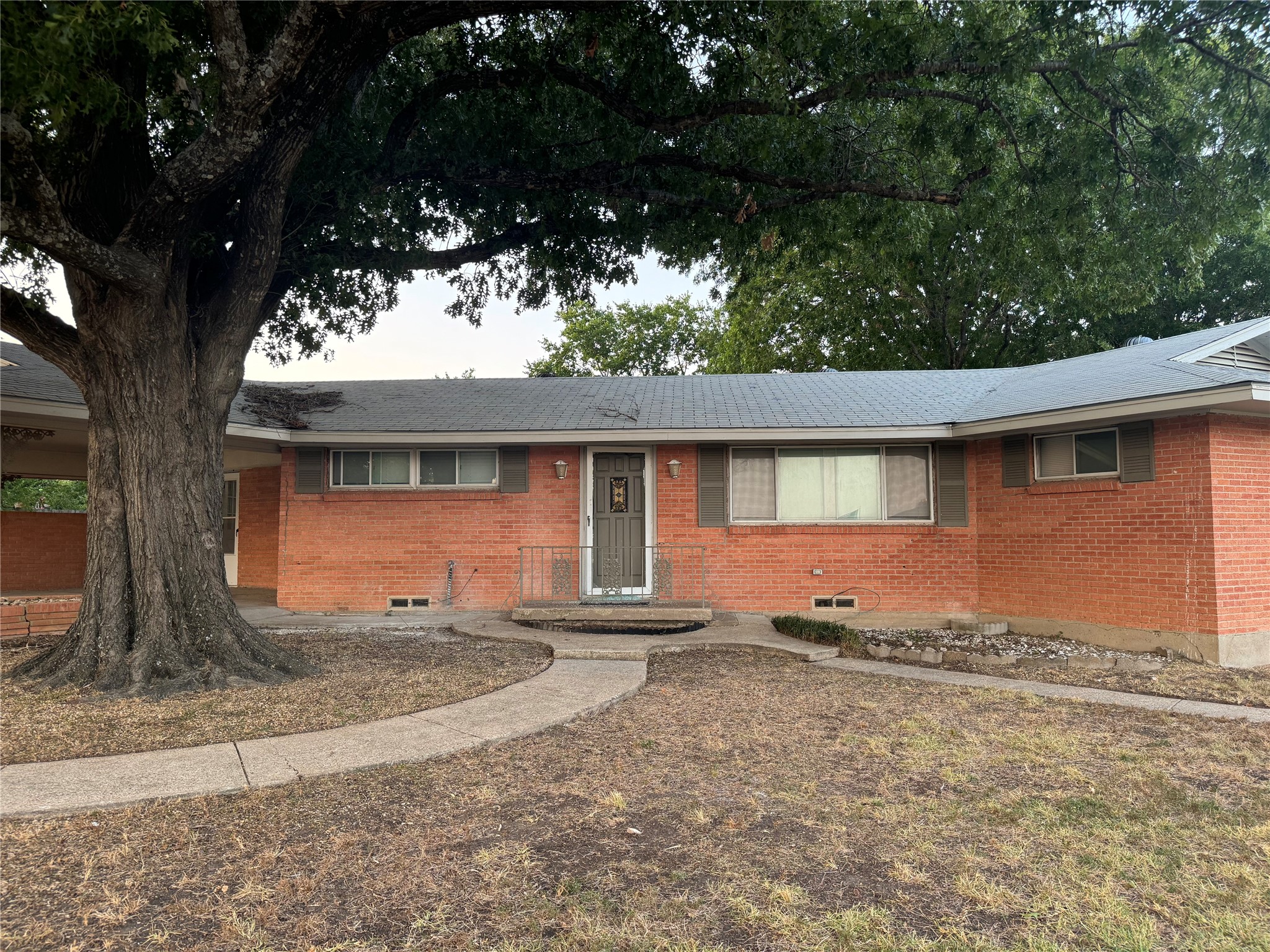 1406 Country Club Road