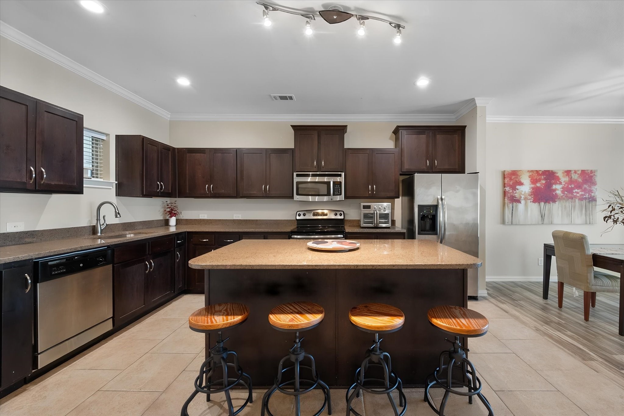 9900 Northshore Boulevard 3304