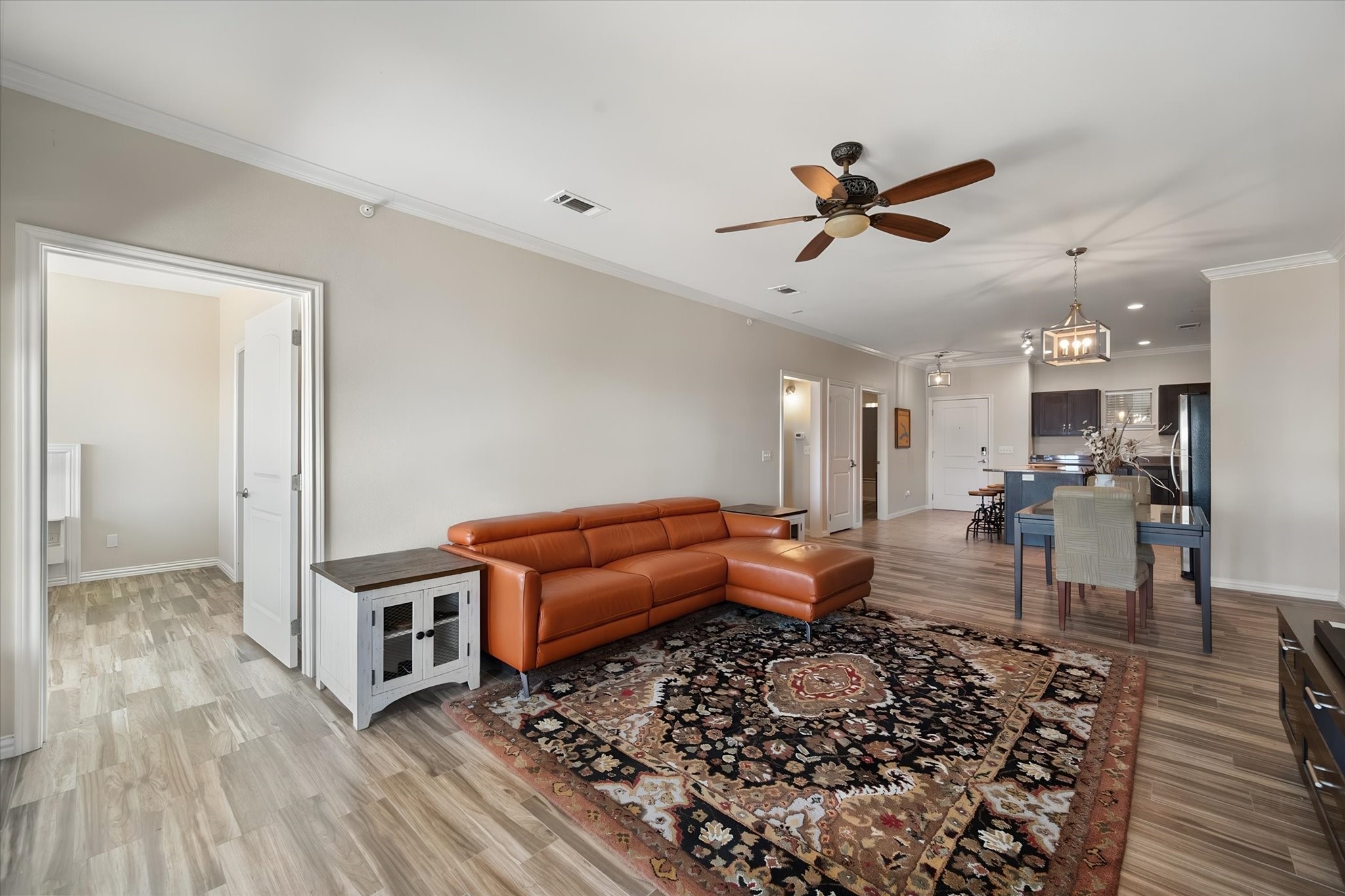 9900 Northshore Boulevard 3304