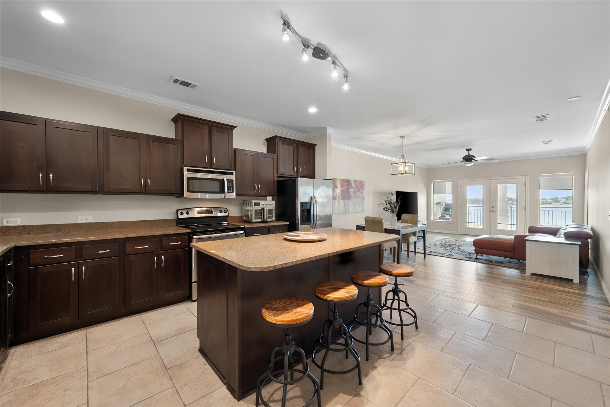 9900 Northshore Boulevard 3304