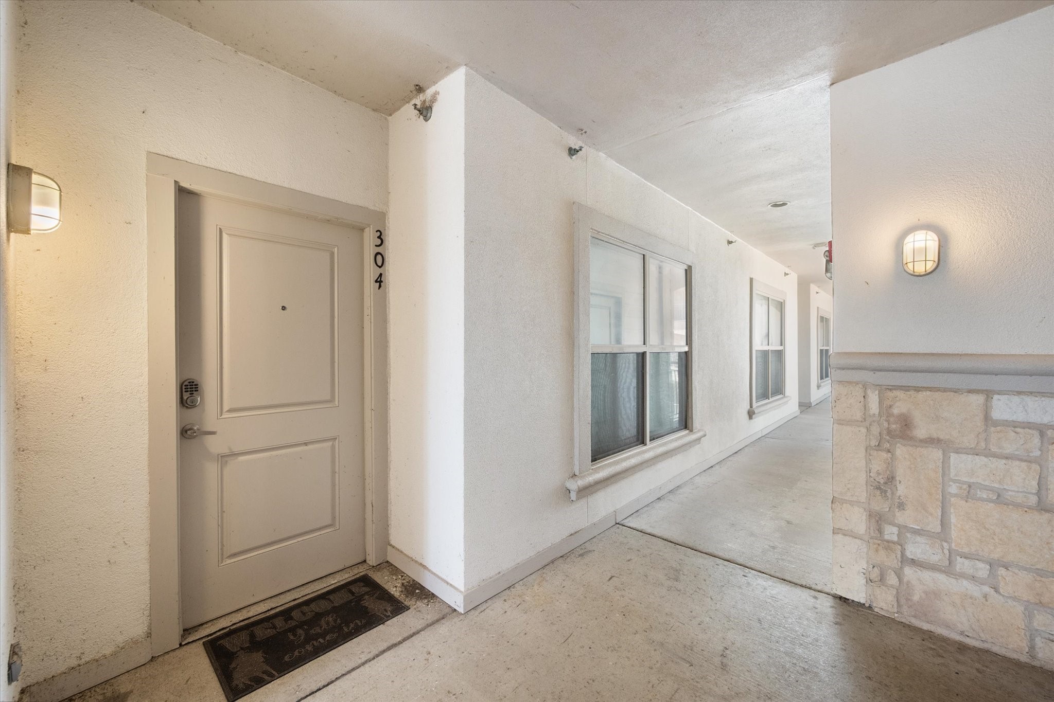 9900 Northshore Boulevard 3304