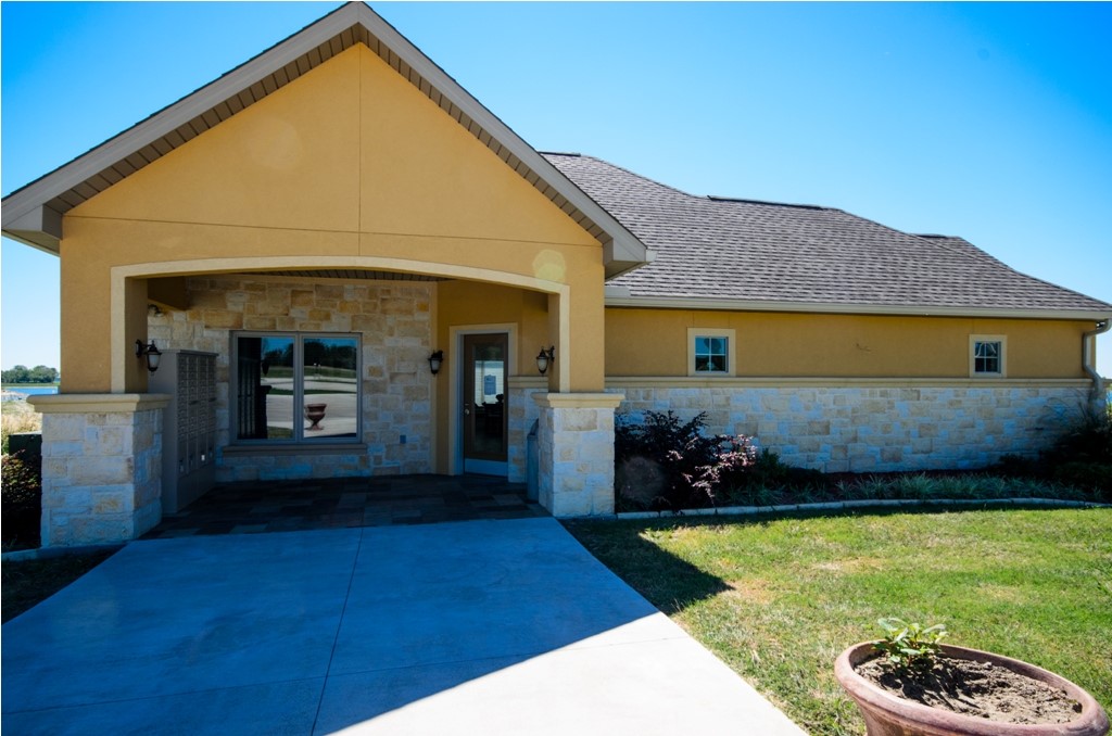 9900 Northshore Boulevard 3304
