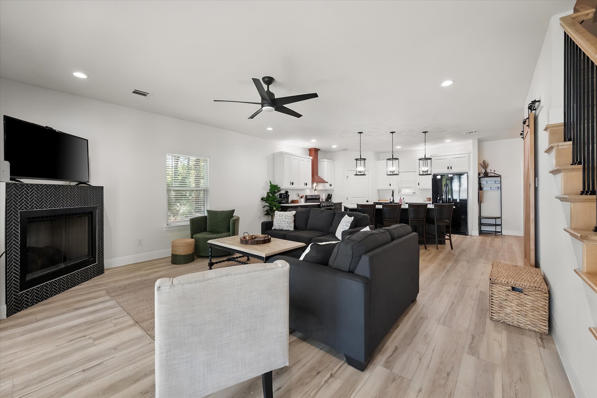 429 Meandering Way