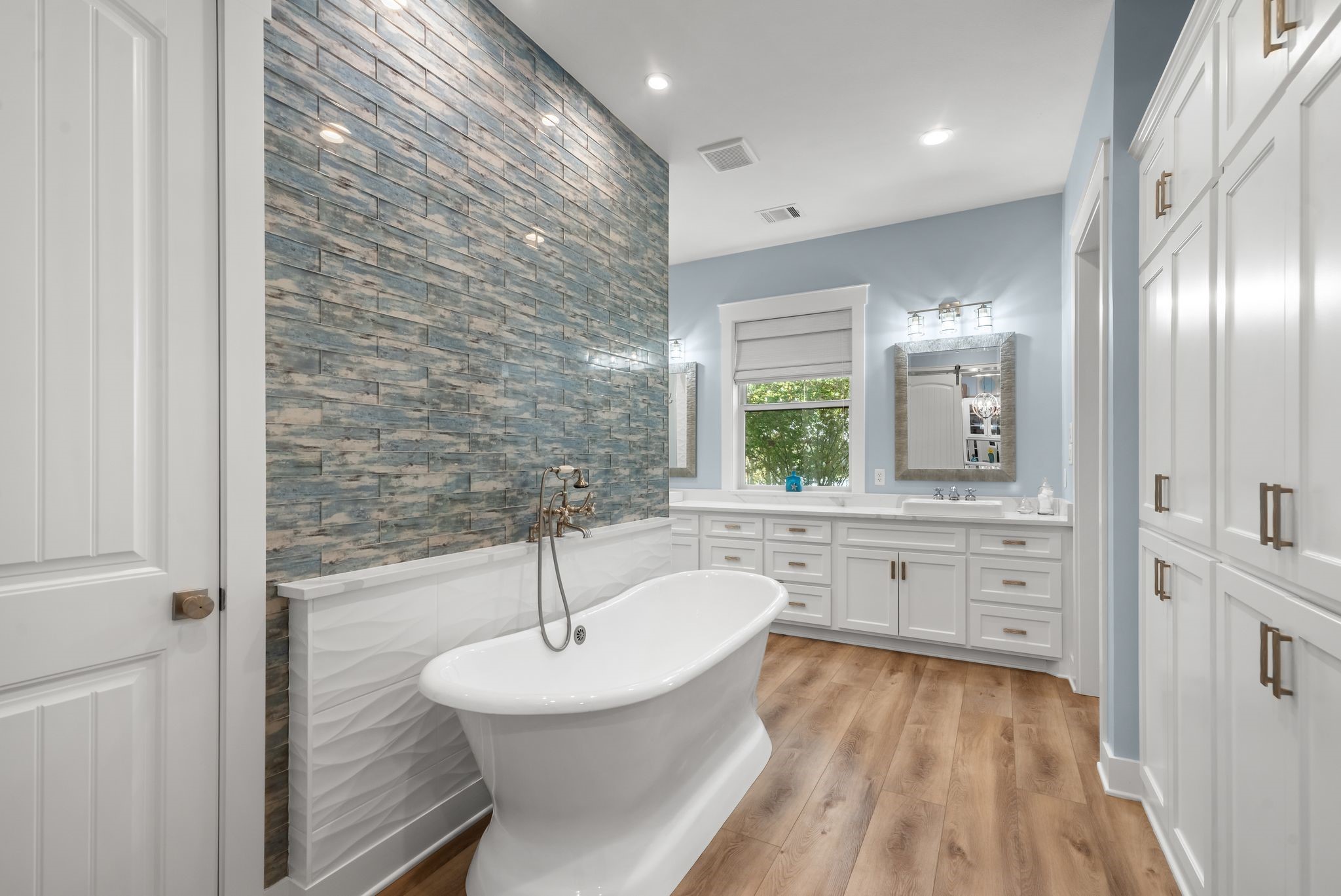 1121 The Shores Drive